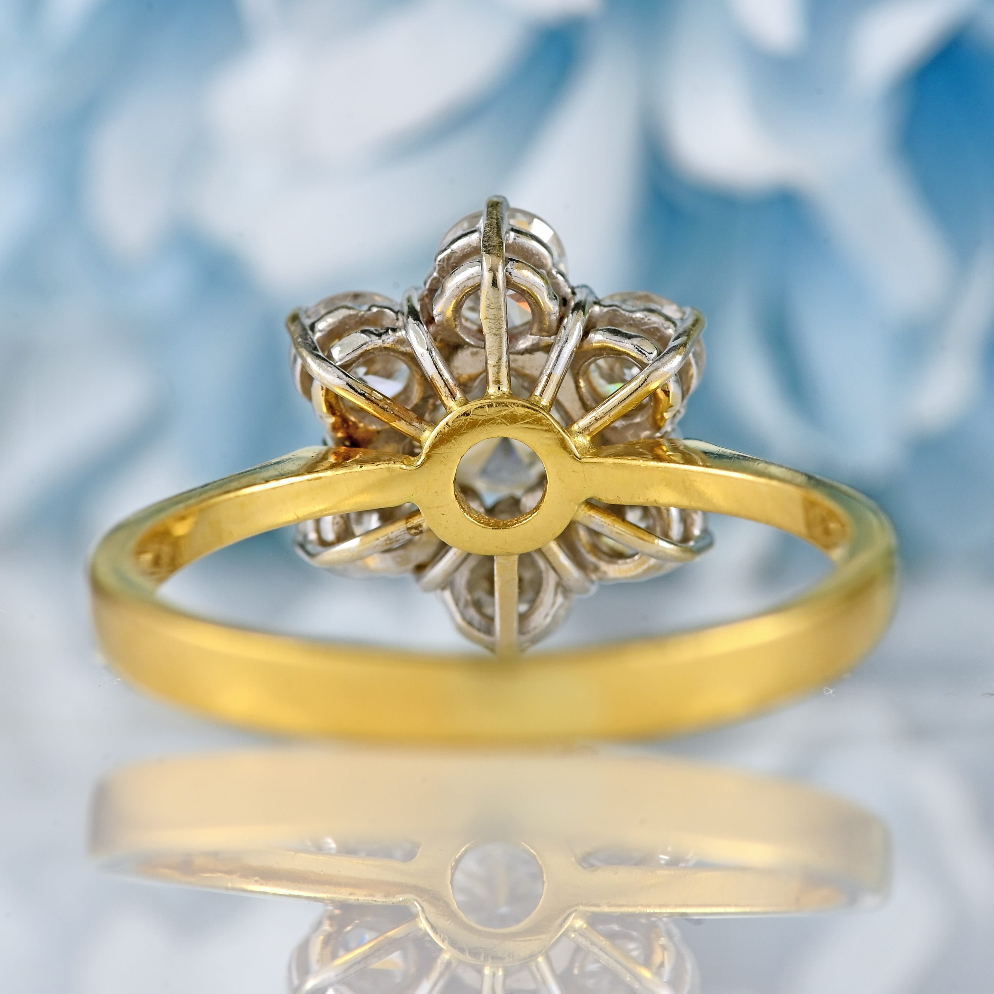 Ellibelle Jewellery Vintage 1989 Diamond 18ct Gold Daisy Cluster Ring (1.32cts)