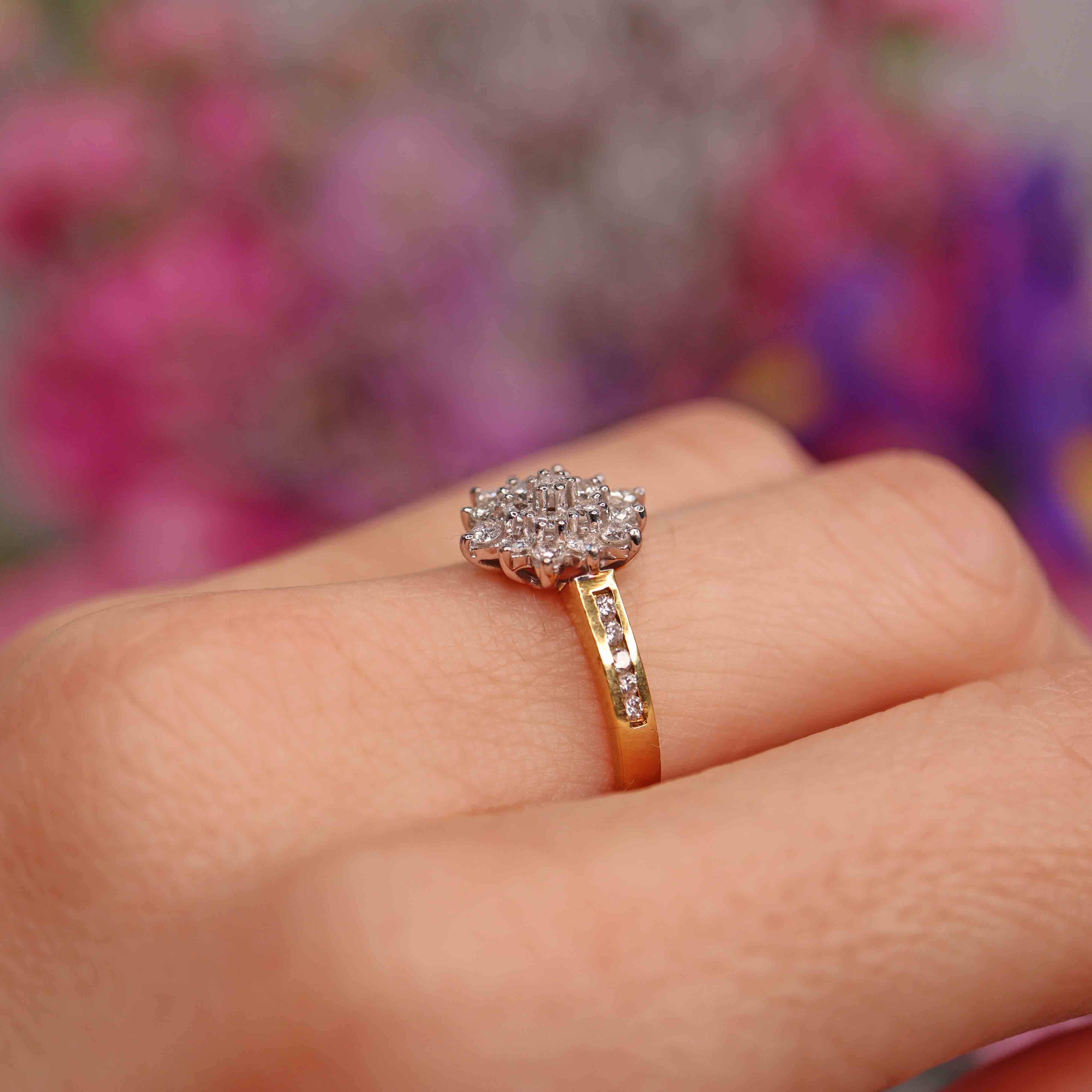 Ellibelle Jewellery Vintage 1989 Diamond 18ct Gold Star-Cluster Ring (0.60cts)