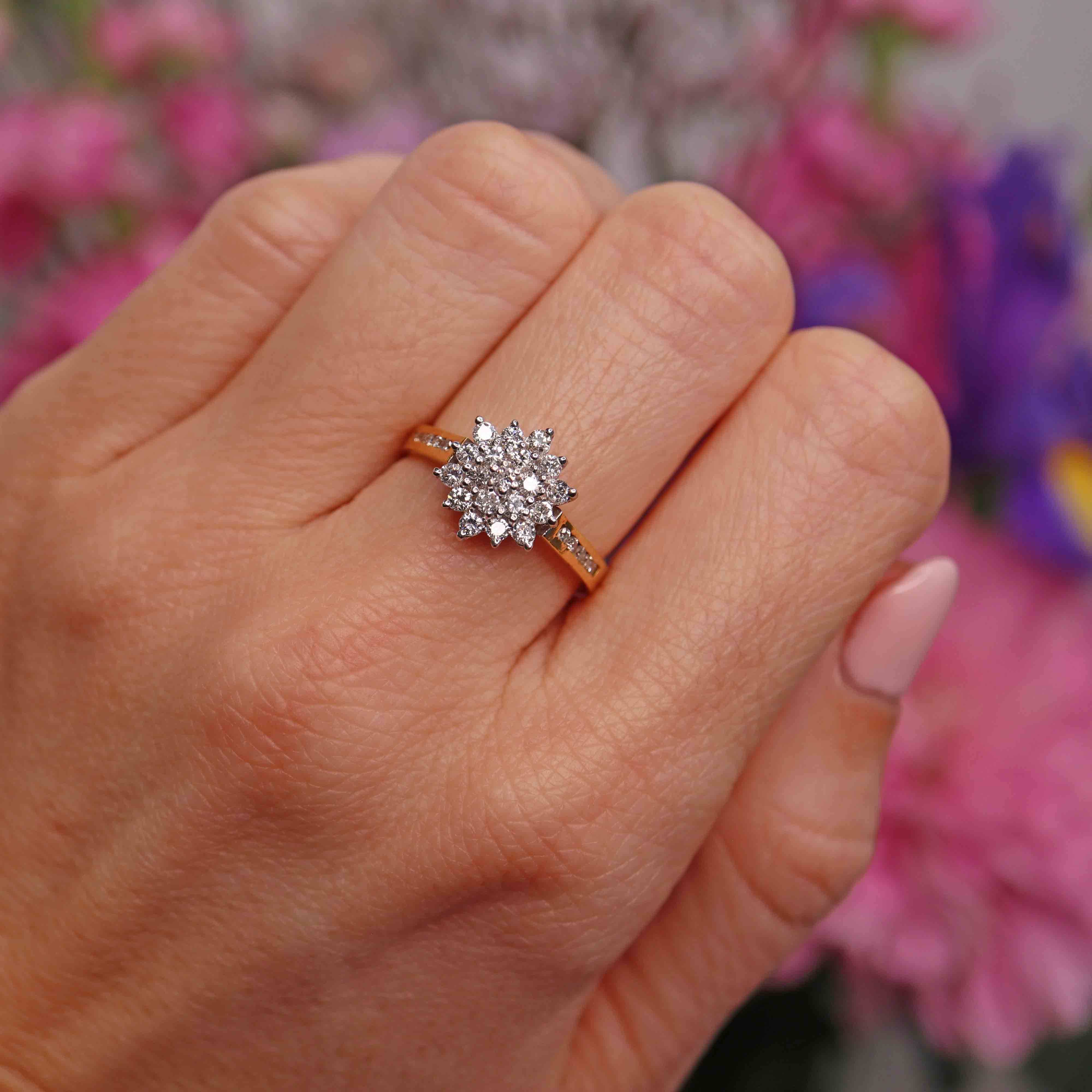 Ellibelle Jewellery Vintage 1989 Diamond 18ct Gold Star-Cluster Ring (0.60cts)