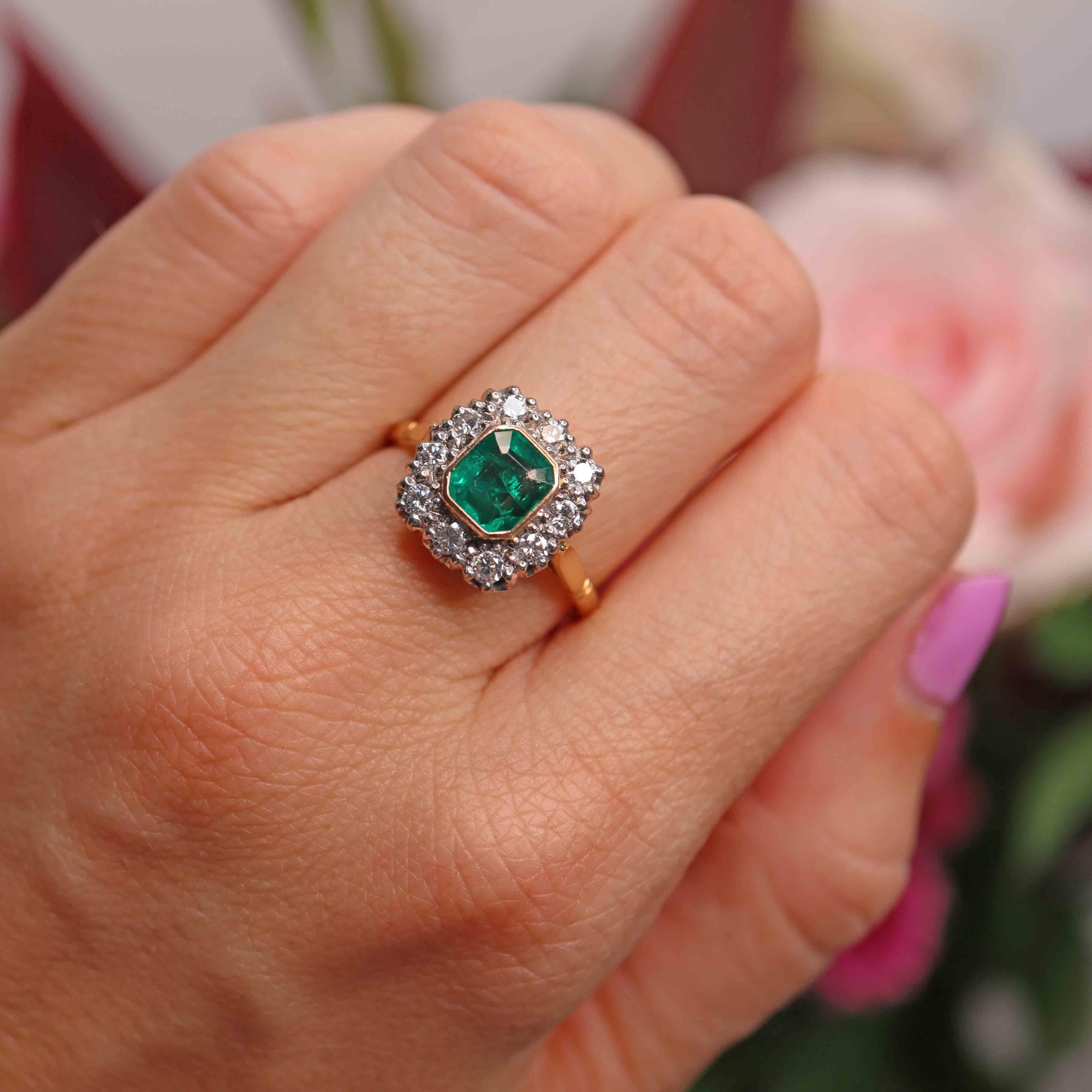 Ellibelle Jewellery Vintage 1989 Emerald & Diamond 18ct Gold Cluster Ring