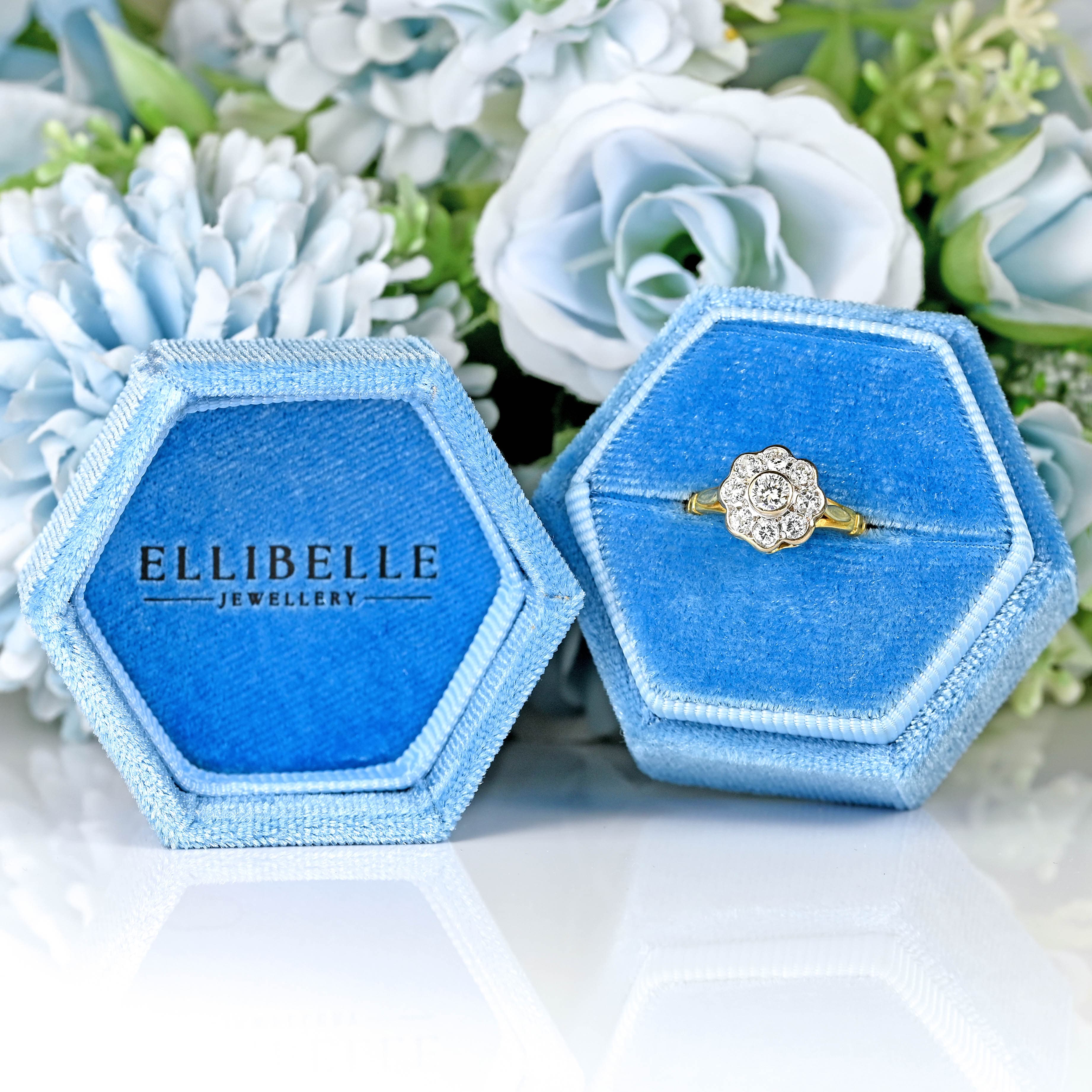 Ellibelle Jewellery Vintage 1990 Diamond 18ct Gold Daisy Cluster Ring (0.60cts)