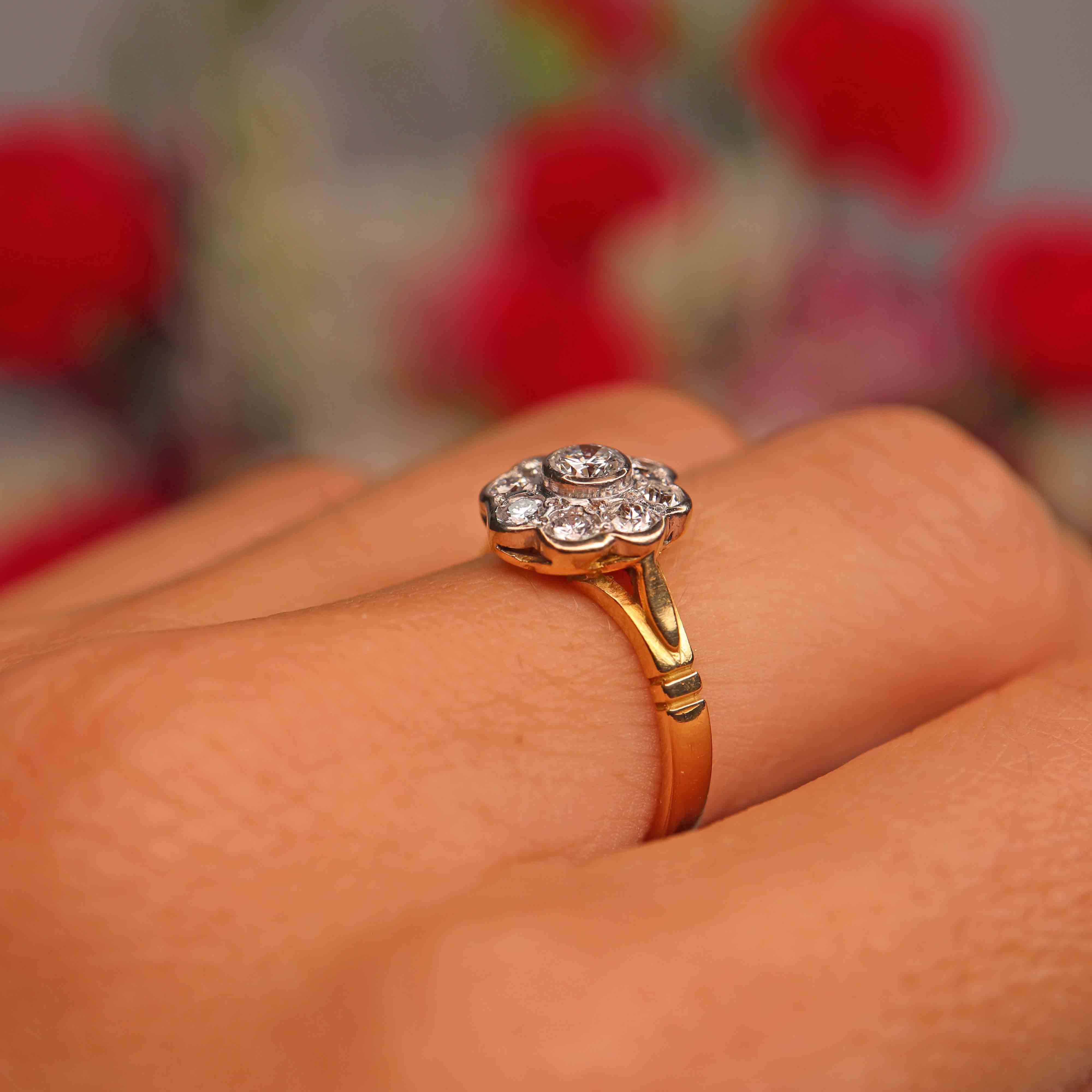 Ellibelle Jewellery Vintage 1990 Diamond 18ct Gold Daisy Cluster Ring (0.60cts)