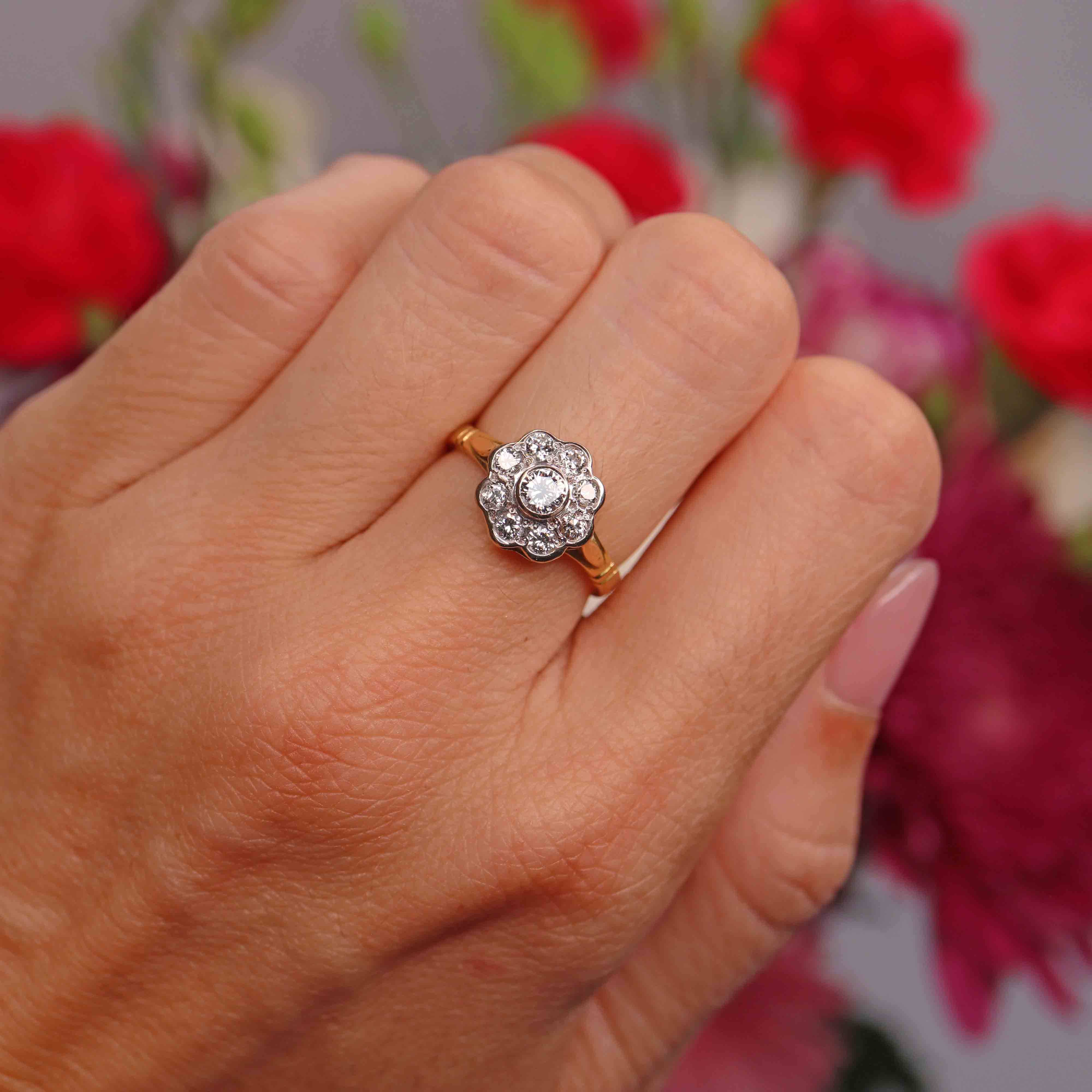 Ellibelle Jewellery Vintage 1990 Diamond 18ct Gold Daisy Cluster Ring (0.60cts)
