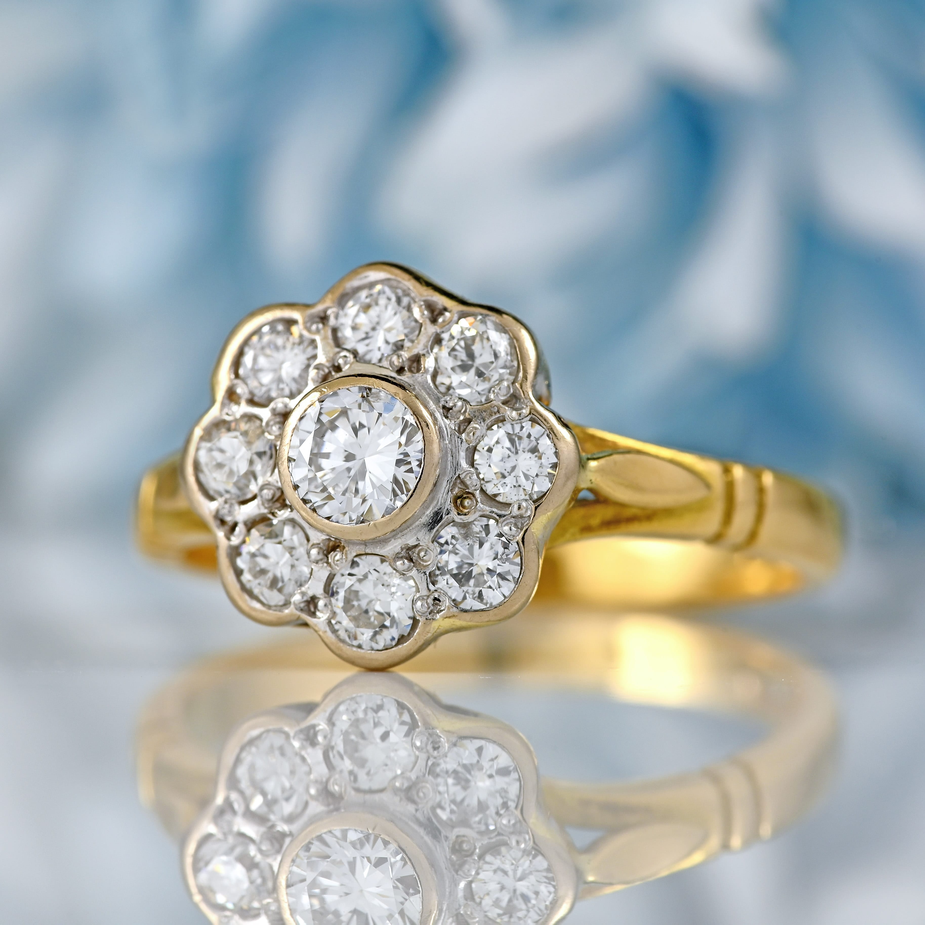 Ellibelle Jewellery Vintage 1990 Diamond 18ct Gold Daisy Cluster Ring (0.60cts)