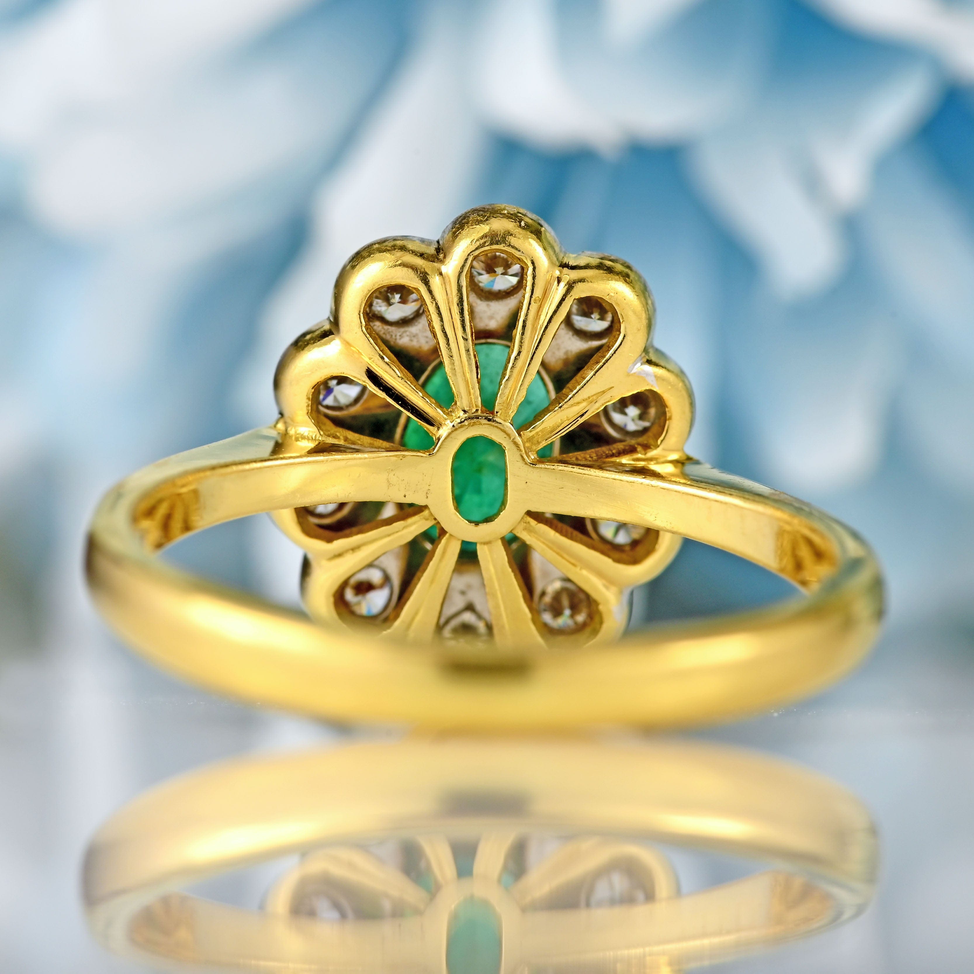Ellibelle Jewellery Vintage 1992 Emerald & Diamond 18ct Gold Oval Floral Cluster Ring (0.77cts)