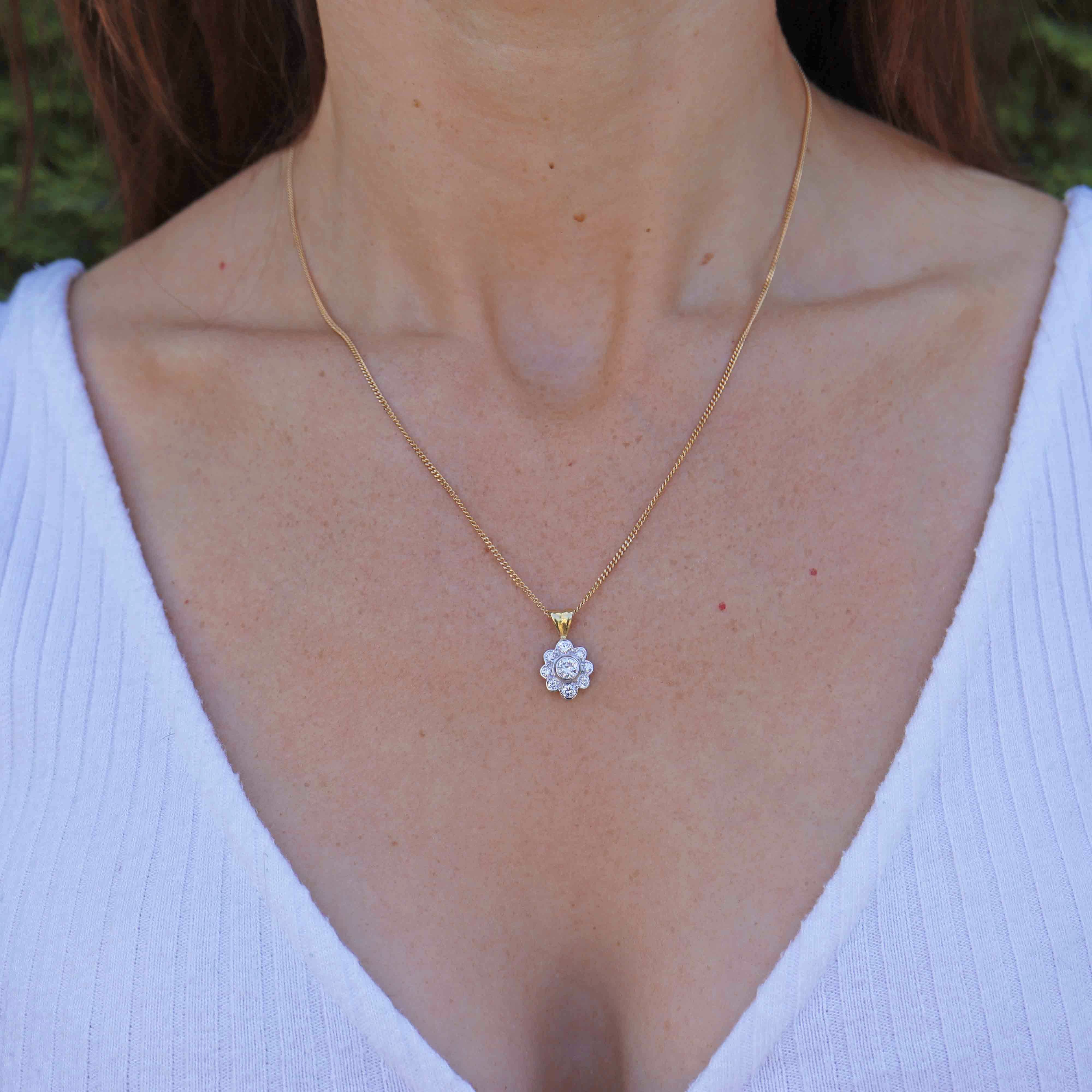 Ellibelle Jewellery Vintage 1993 Diamond 18ct Gold Daisy Cluster Pendant Necklace