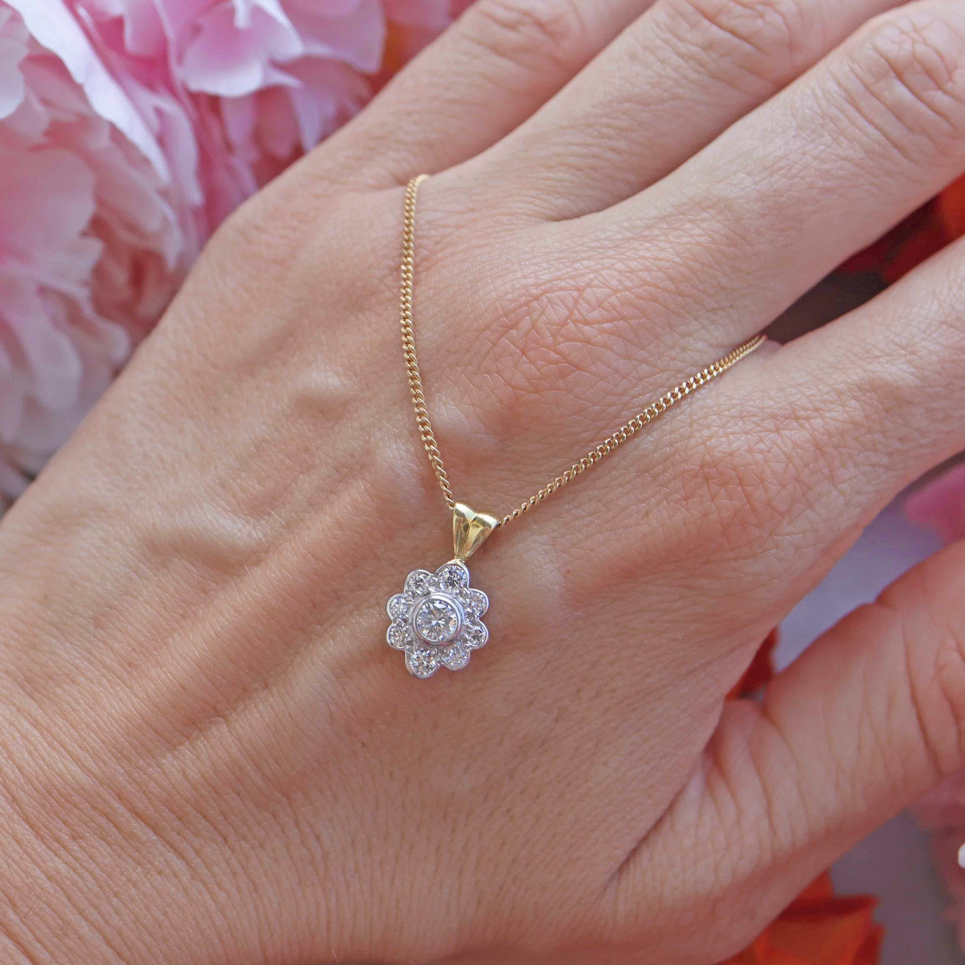 Ellibelle Jewellery Vintage 1993 Diamond 18ct Gold Daisy Cluster Pendant Necklace