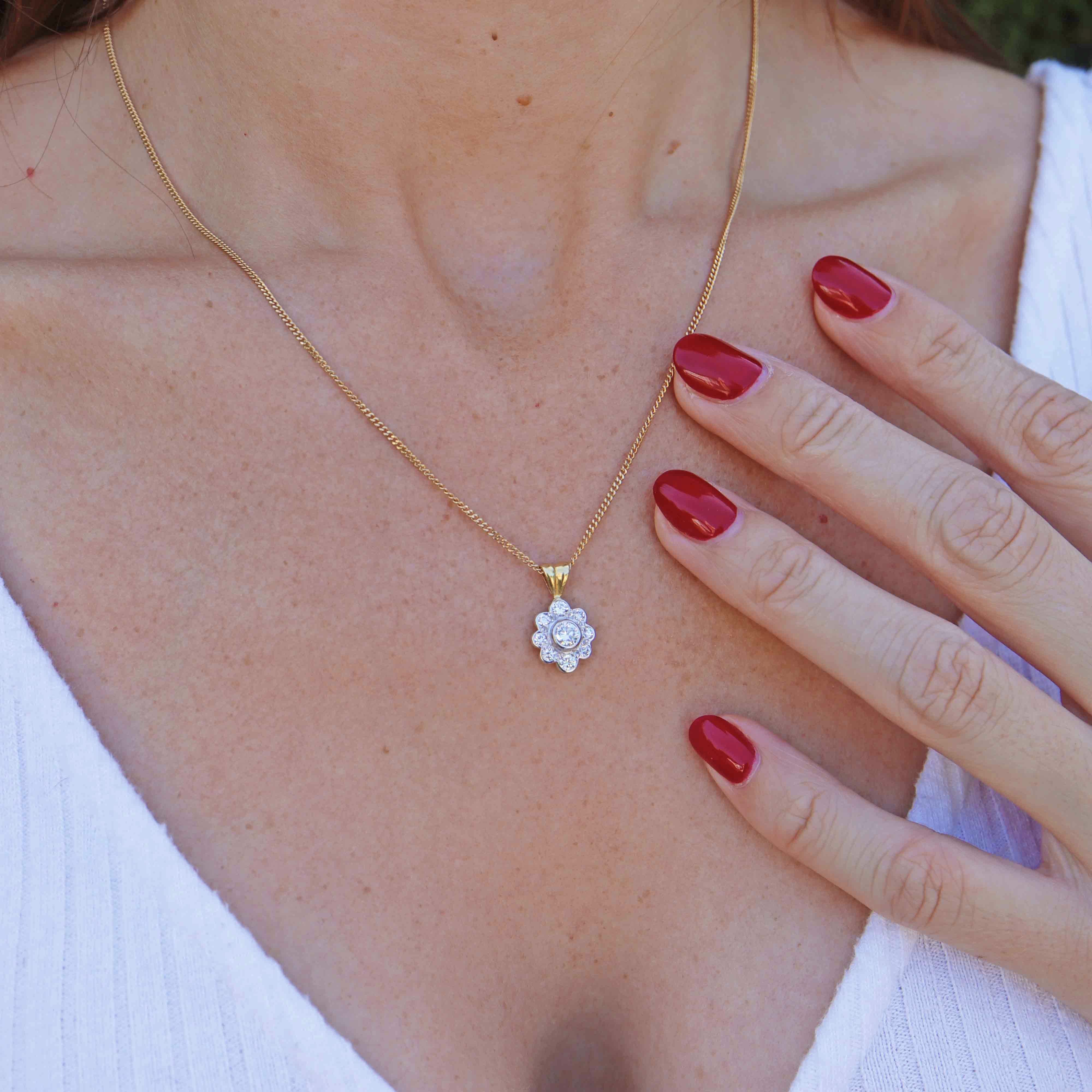 Ellibelle Jewellery Vintage 1993 Diamond 18ct Gold Daisy Cluster Pendant Necklace