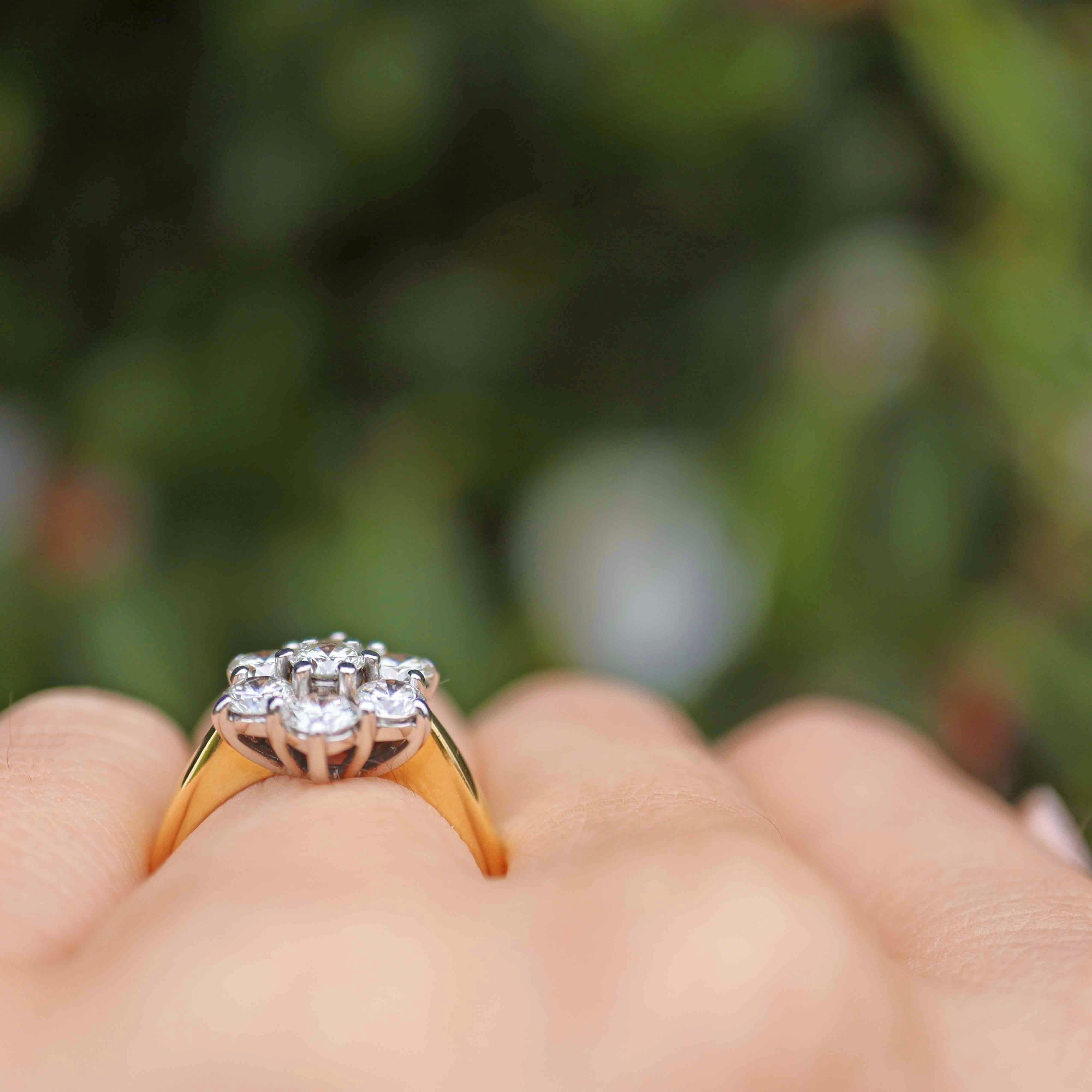 Ellibelle Jewellery Vintage 1993 Diamond 18ct Gold Daisy Cluster Ring (1.40cts)