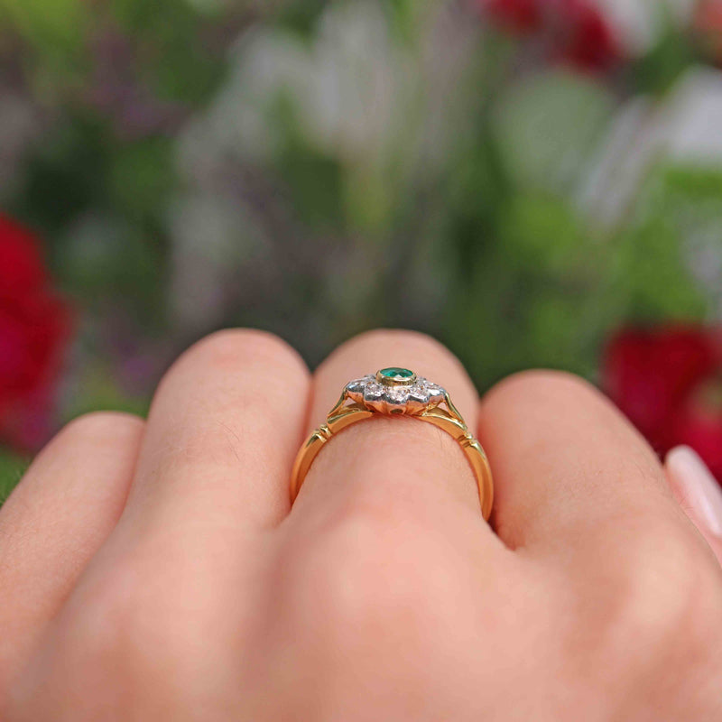 Ellibelle Jewellery Vintage 1994 Emerald & Diamond 18ct Gold Daisy Cluster Ring