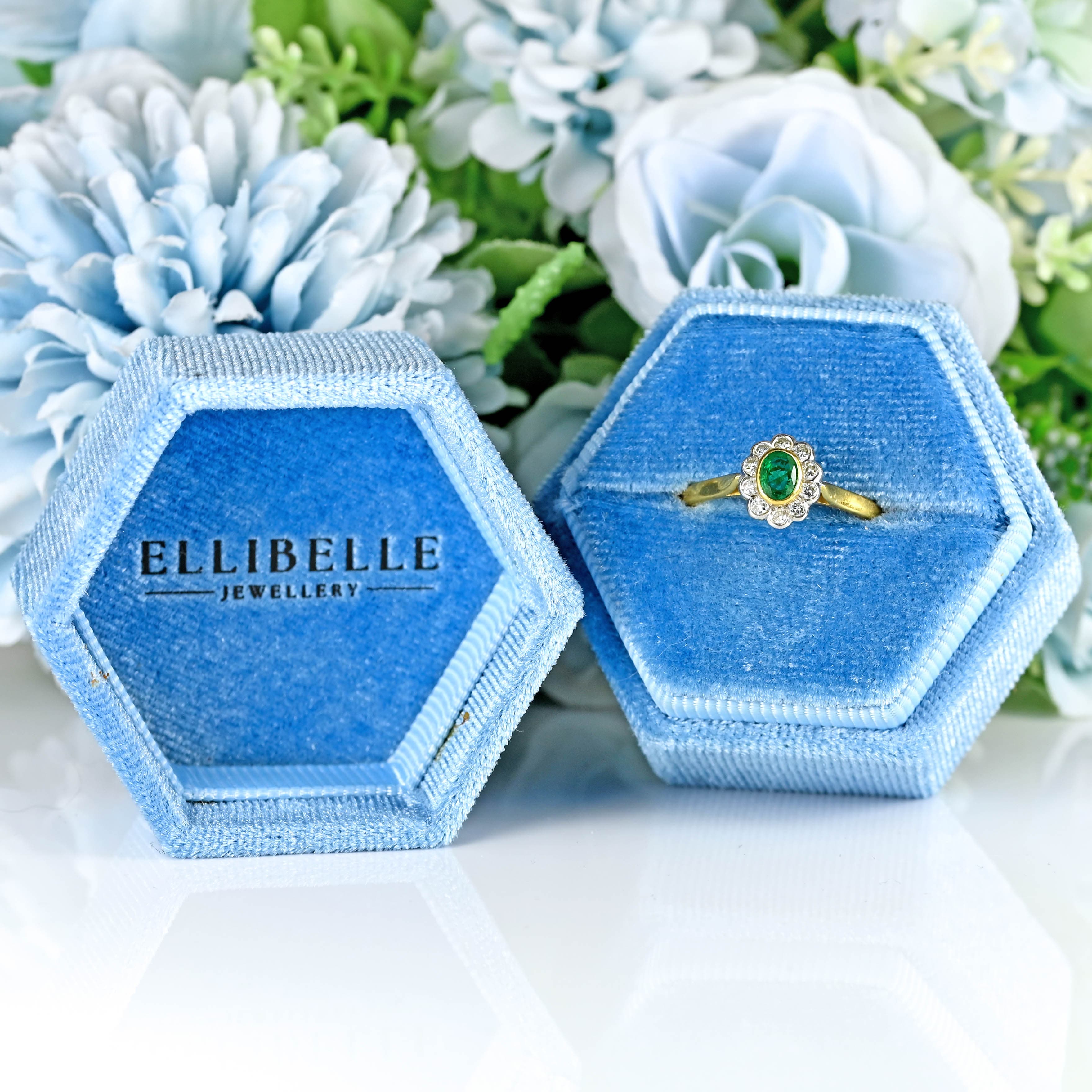 Ellibelle Jewellery Vintage 1995 Emerald & Diamond 18ct Gold Cluster Ring (0.40cts)