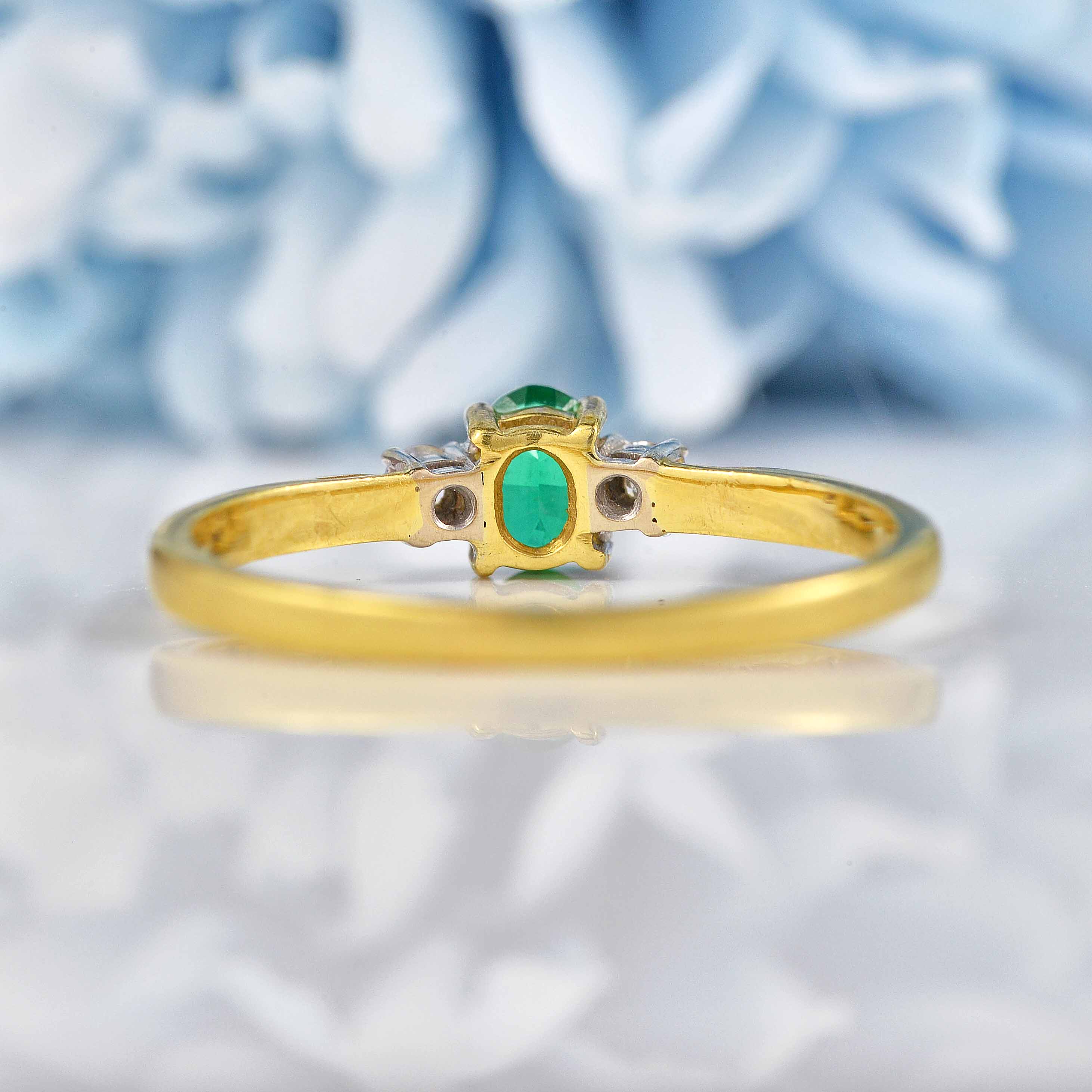 Ellibelle Jewellery Vintage 1995 Natural Emerald & Diamond 18ct Gold Trilogy Ring