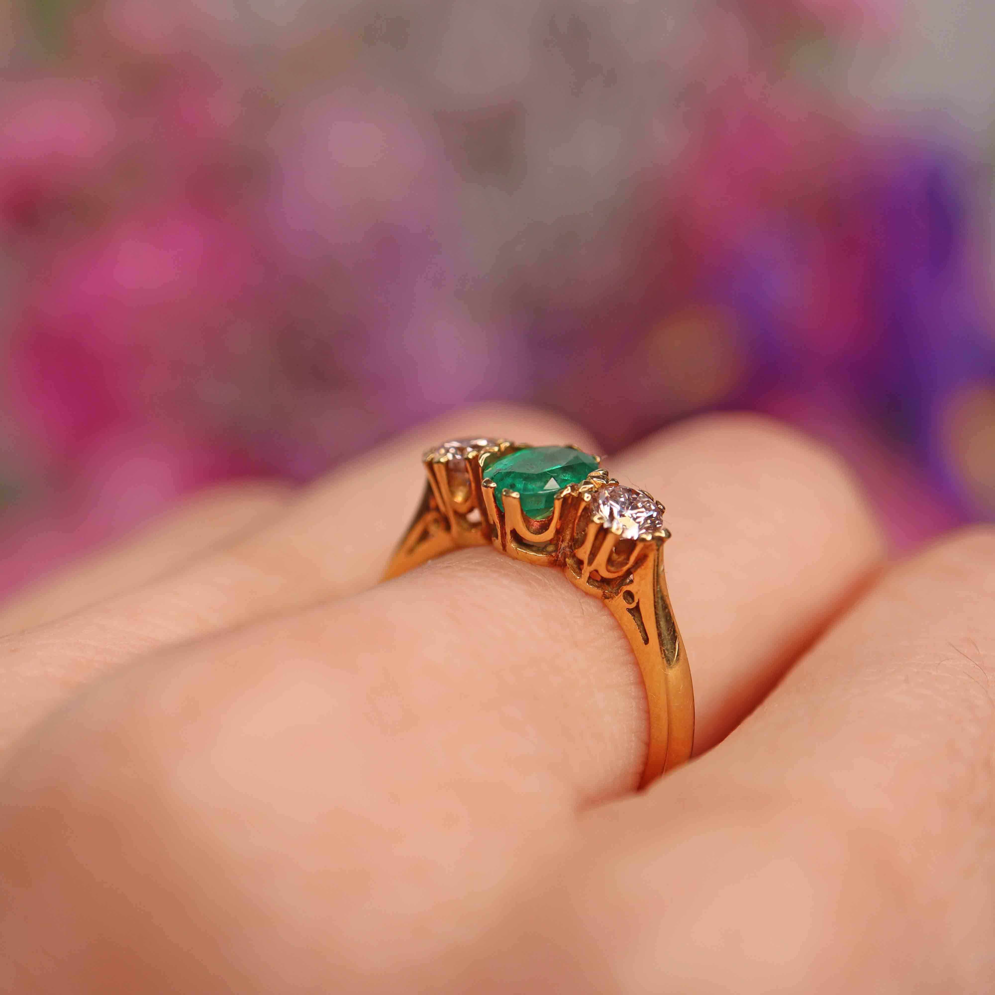 Ellibelle Jewellery Vintage 1997 Emerald & Diamond 18ct Gold Three-Stone Trilogy Engagement Ring (0.70cts)