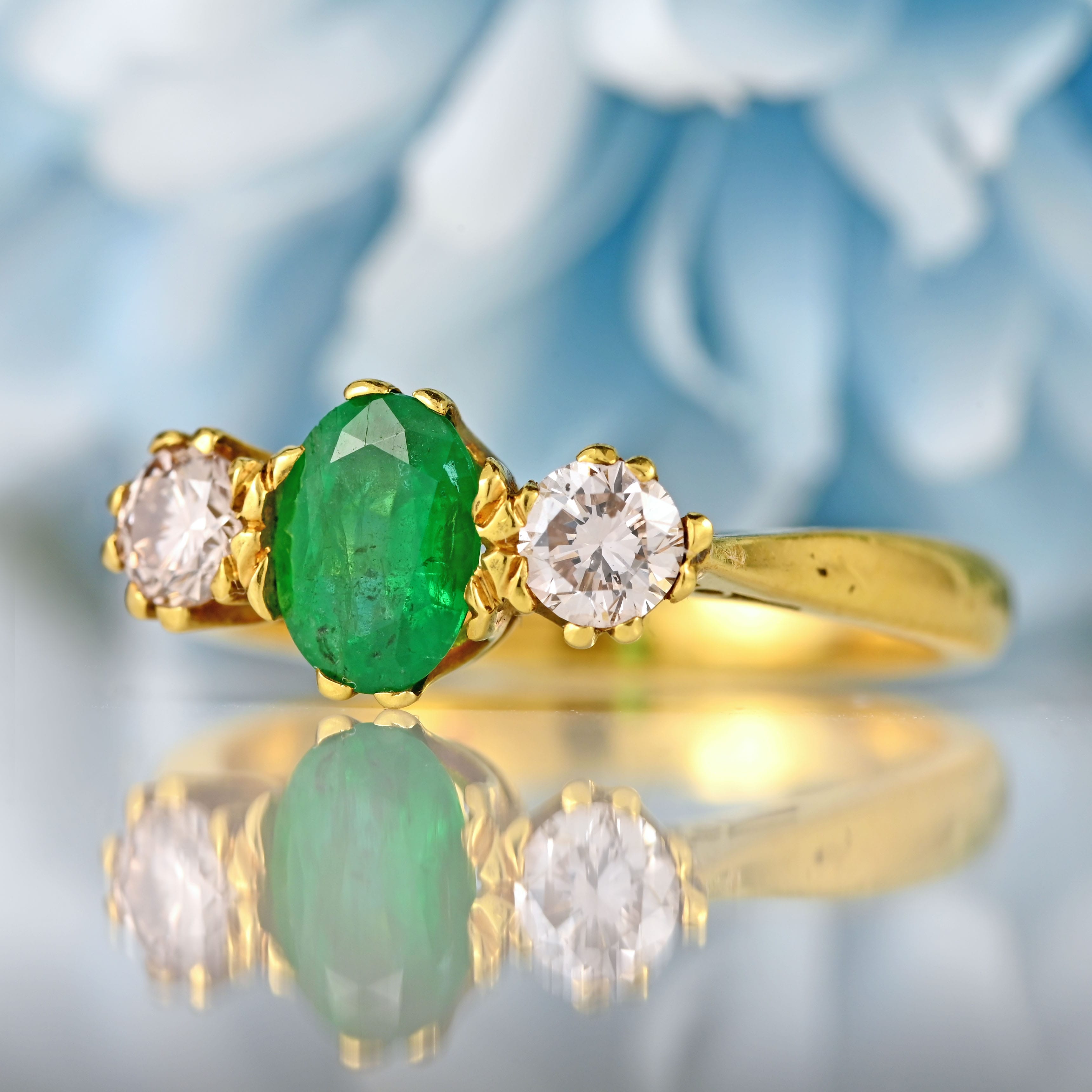 Ellibelle Jewellery Vintage 1997 Emerald & Diamond 18ct Gold Three-Stone Trilogy Engagement Ring (0.70cts)
