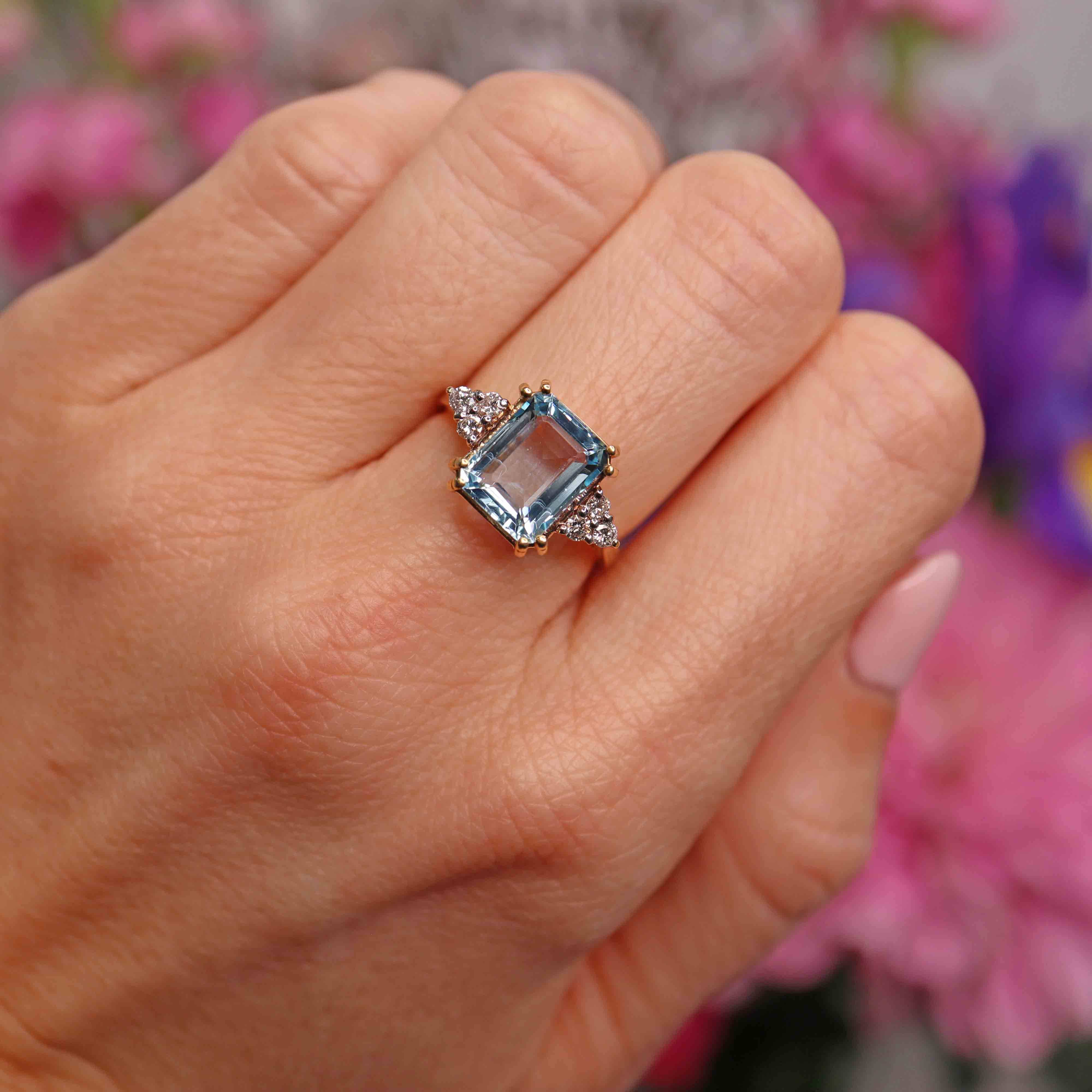 Ellibelle Jewellery Vintage 1998 Aquamarine & Diamond 18ct Gold Seven-Stone Ring (2.92cts)