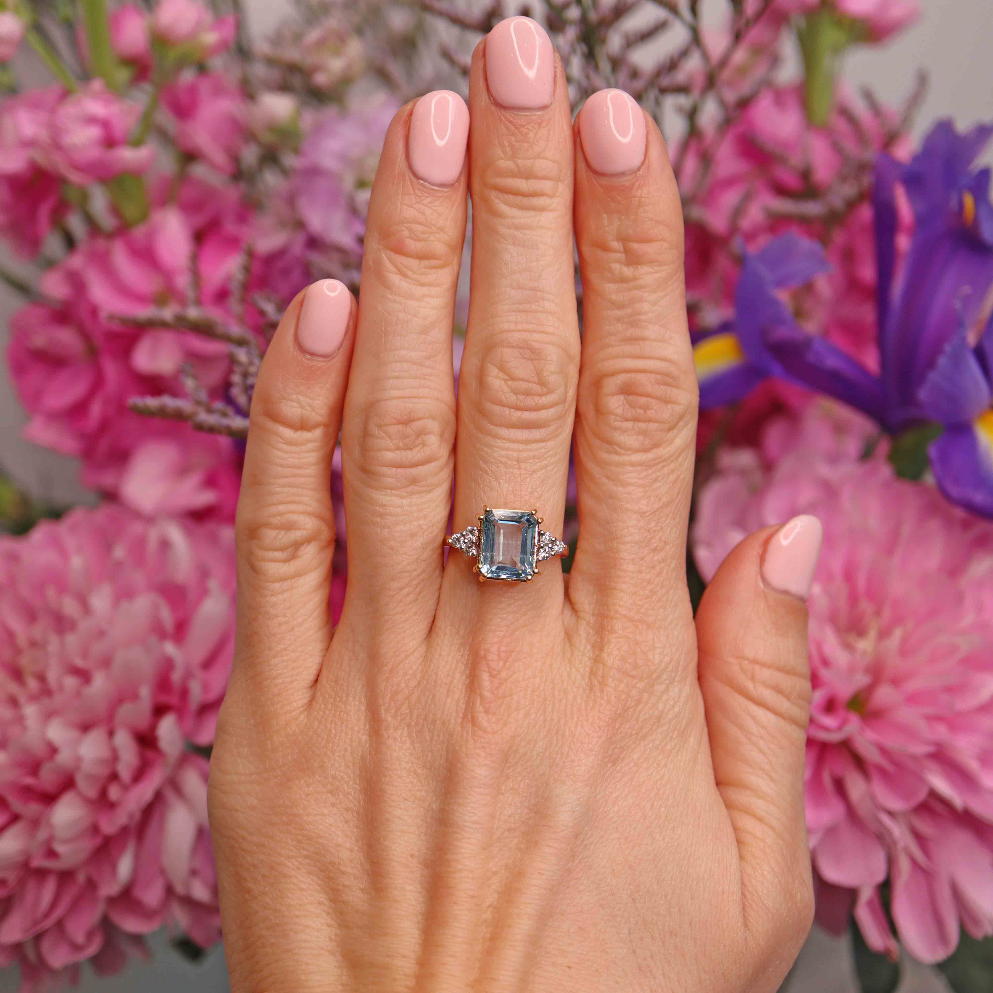 Ellibelle Jewellery Vintage 1998 Aquamarine & Diamond 18ct Gold Seven-Stone Ring (2.92cts)