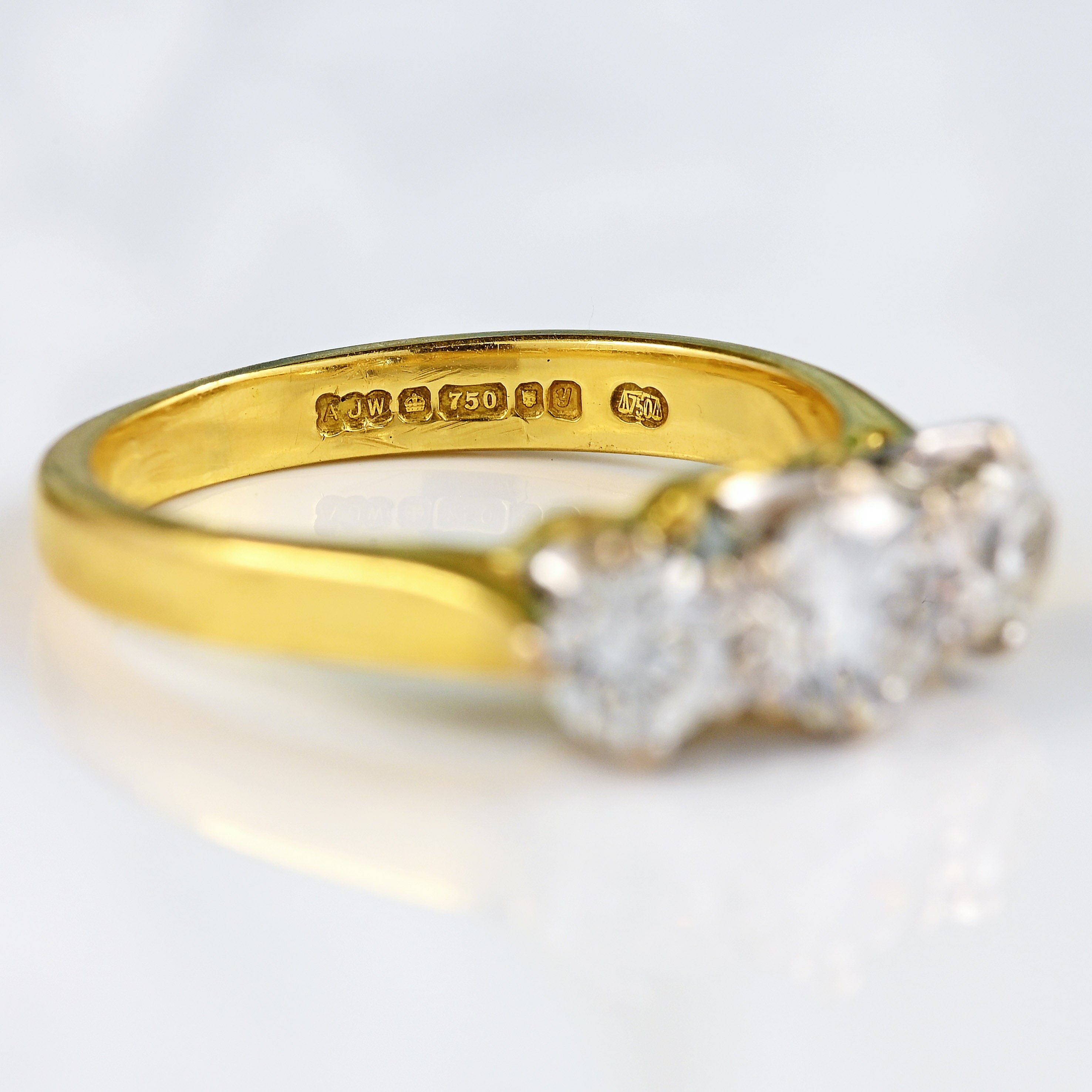 Ellibelle Jewellery Vintage 1998 Diamond 18ct Gold Three-Stone Engagement Ring (0.95ct)