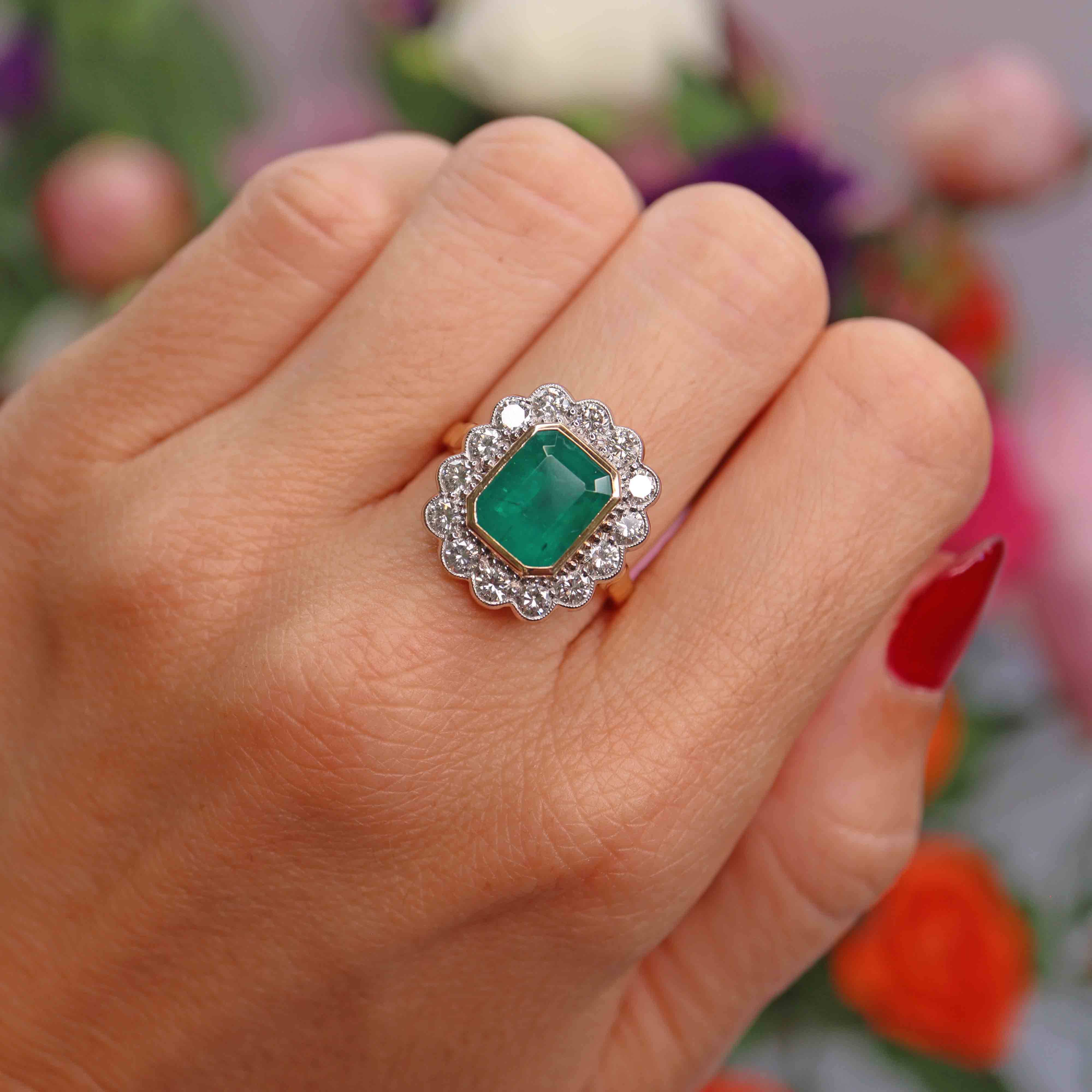 Ellibelle Jewellery Vintage 1998 Emerald & Diamond 18ct Gold Cluster Engagement Ring (4.10cts)