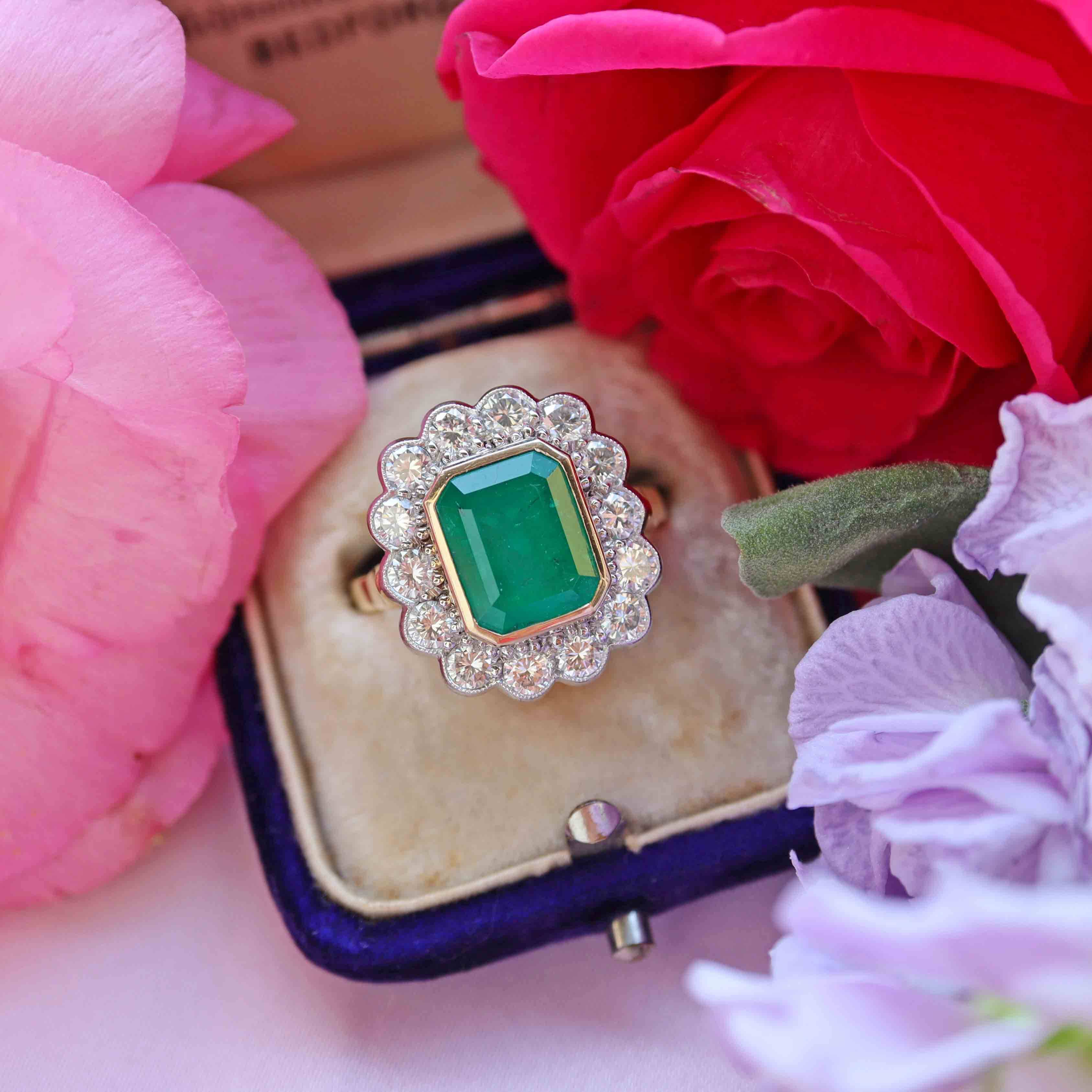Ellibelle Jewellery Vintage 1998 Emerald & Diamond 18ct Gold Cluster Engagement Ring (4.10cts)