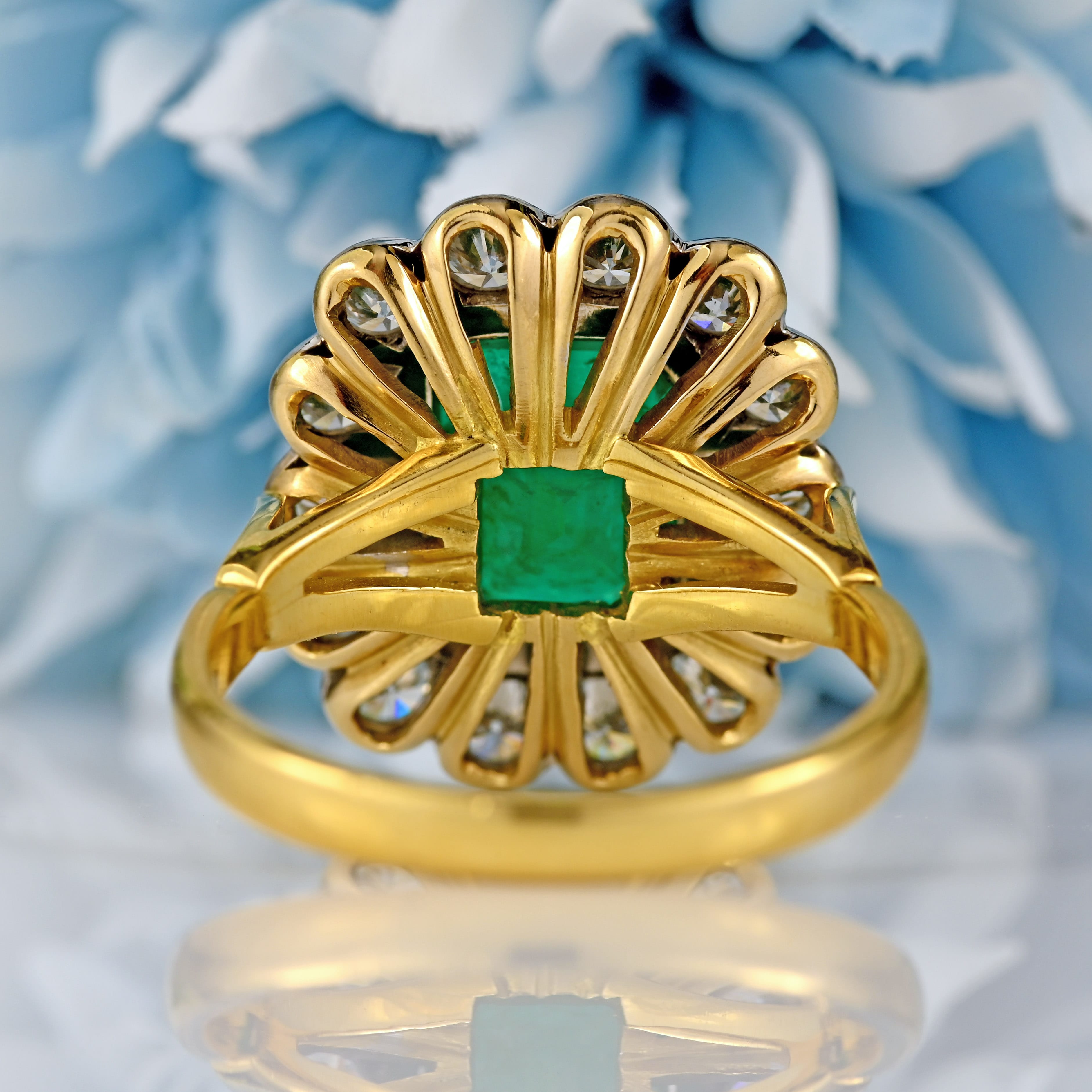 Ellibelle Jewellery Vintage 1998 Emerald & Diamond 18ct Gold Cluster Engagement Ring (4.10cts)