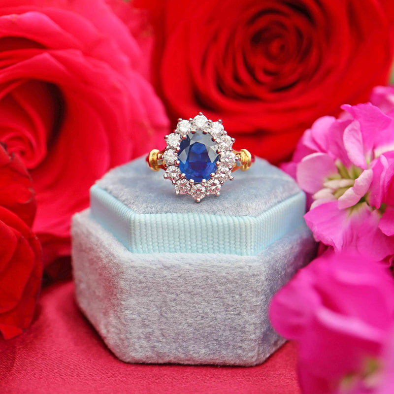 Ellibelle Jewellery Vintage 1998 Sapphire & Diamond 18ct Gold Cluster Ring (2.20cts)