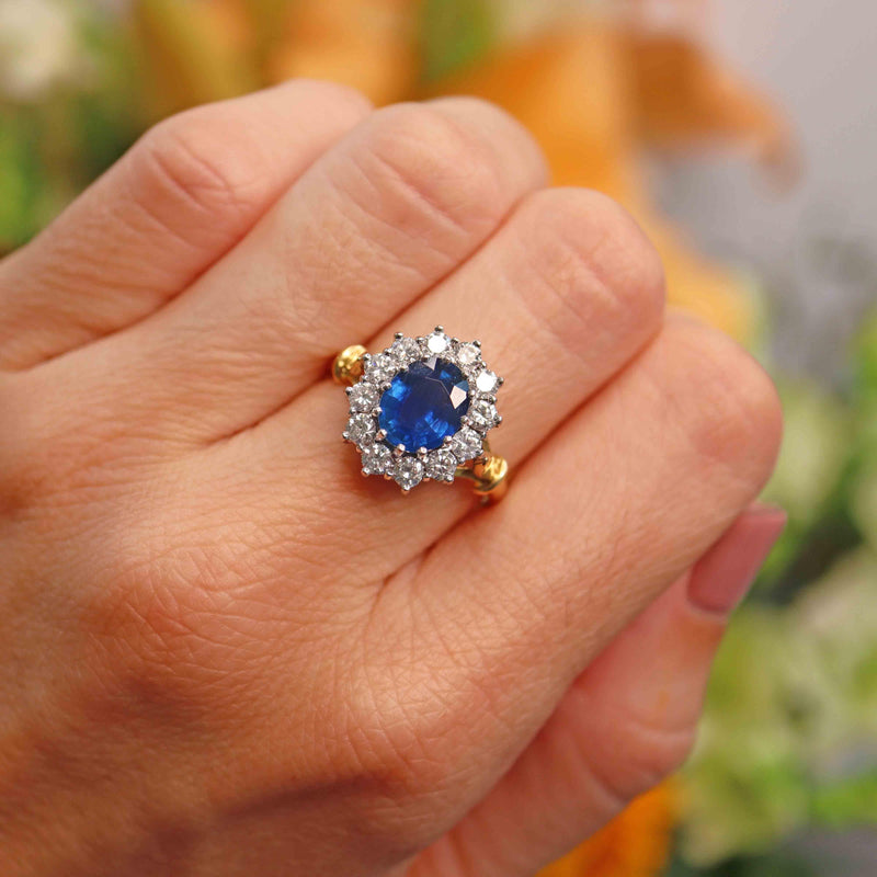 Ellibelle Jewellery Vintage 1998 Sapphire & Diamond 18ct Gold Cluster Ring (2.20cts)