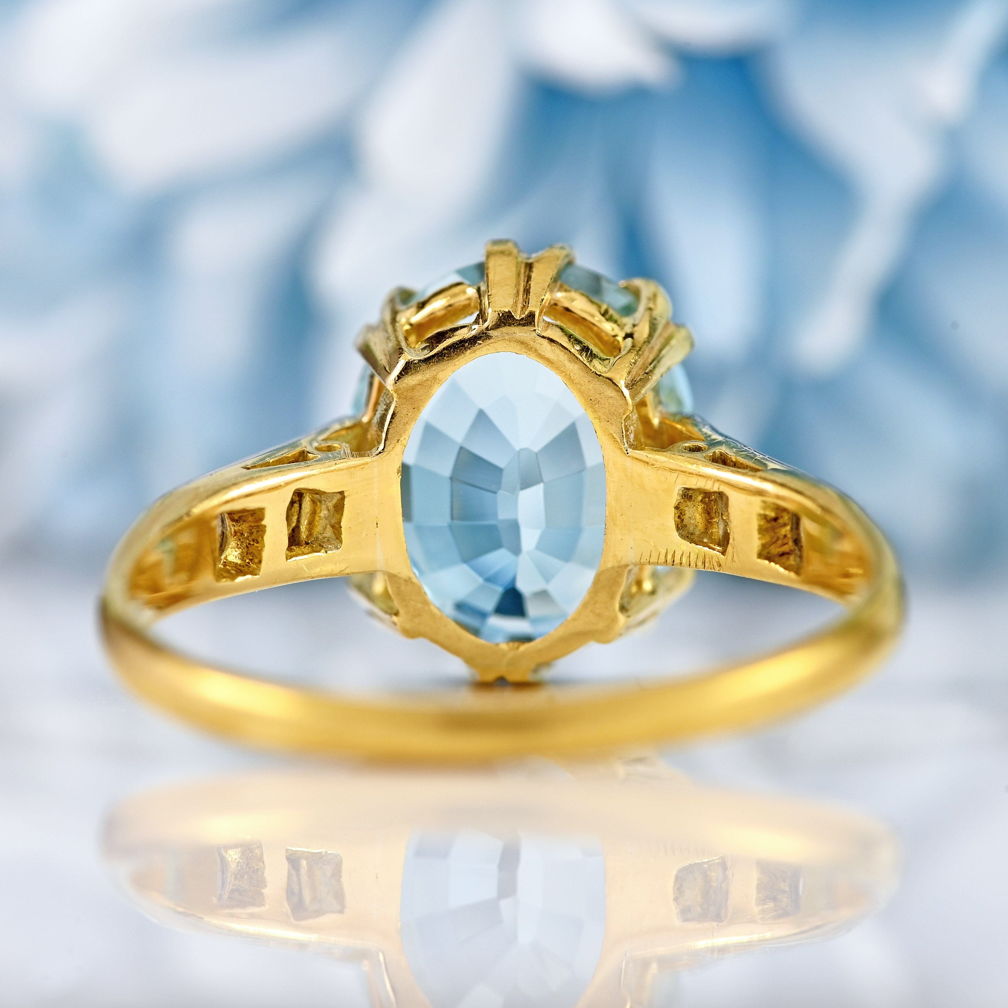 Ellibelle Jewellery Vintage Aquamarine & Rose-Cut Diamond 18ct Gold Ring (3.20cts)