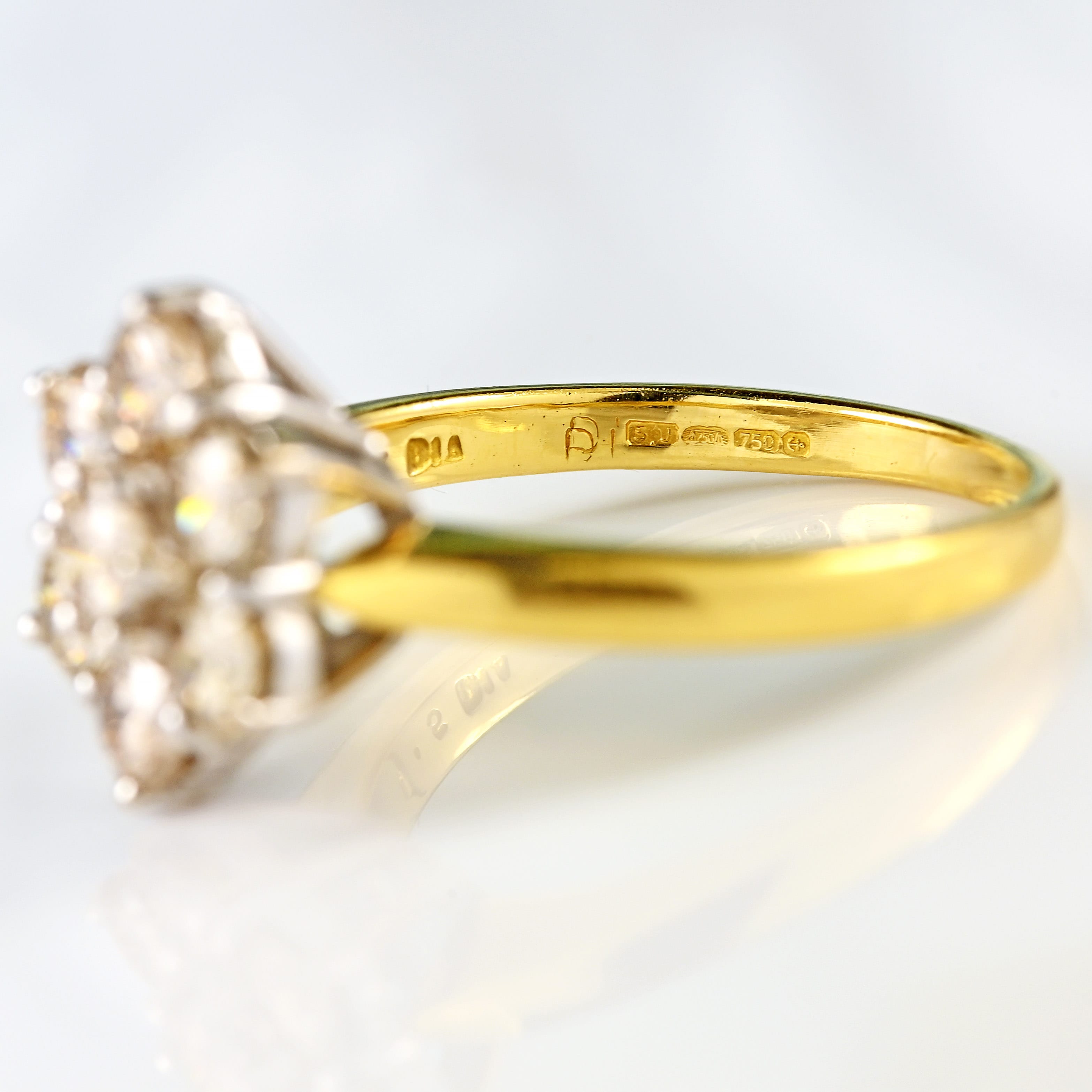 Ellibelle Jewellery Vintage Diamond 18ct Gold Daisy Cluster Ring (1.50cts)