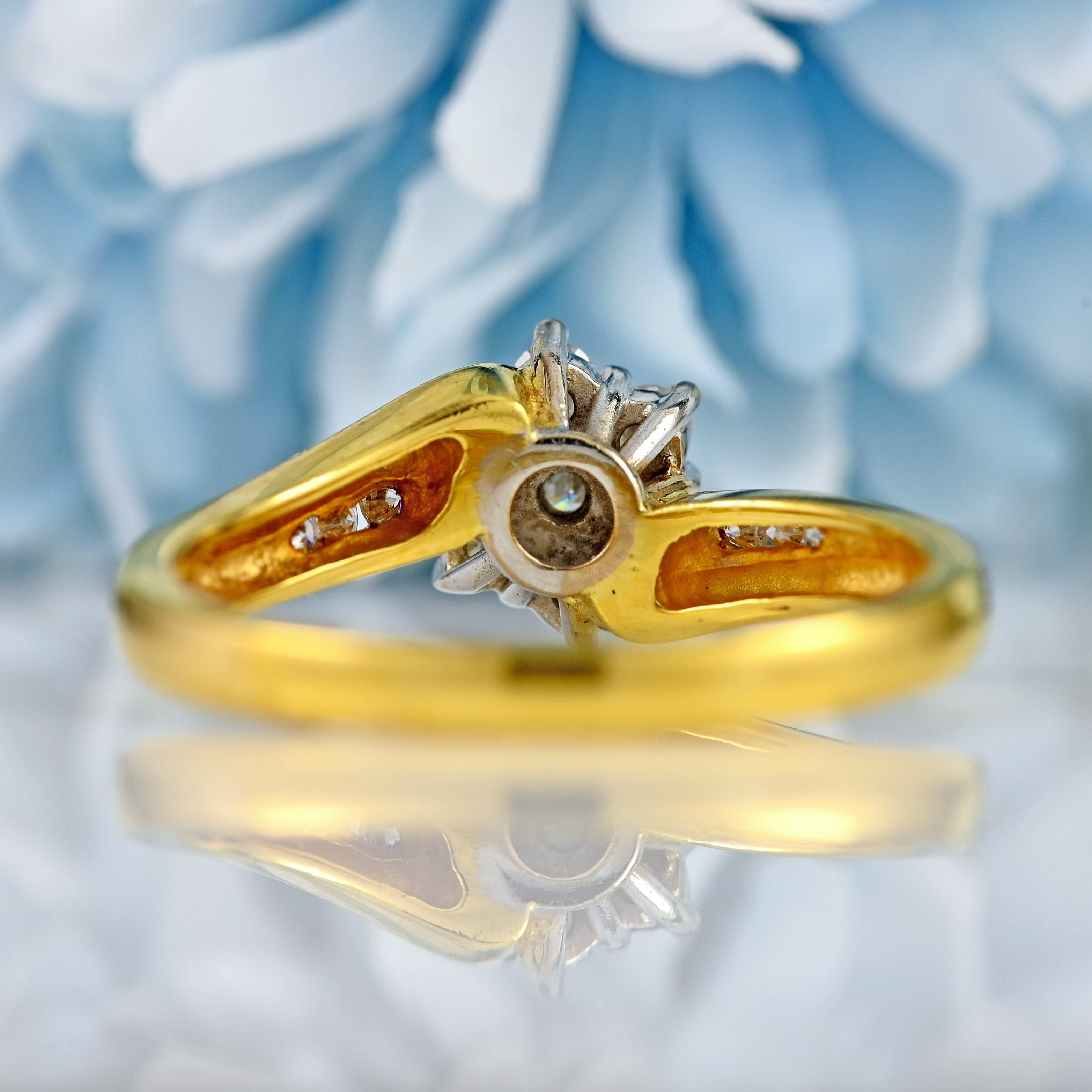 Ellibelle Jewellery Vintage Diamond 18ct Gold Daisy Crossover Cluster Ring (0.50cts)