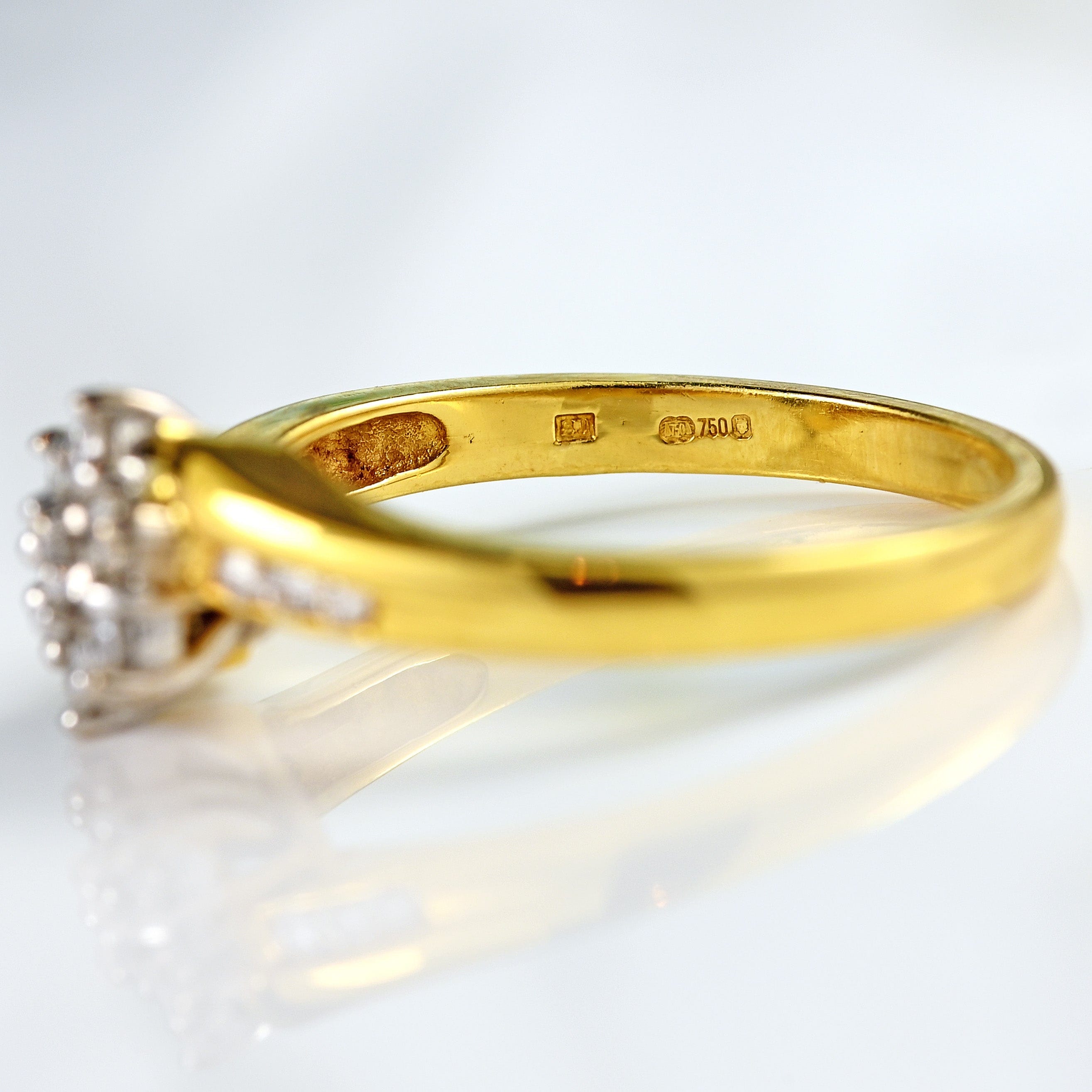 Ellibelle Jewellery Vintage Diamond 18ct Gold Daisy Crossover Cluster Ring (0.50cts)