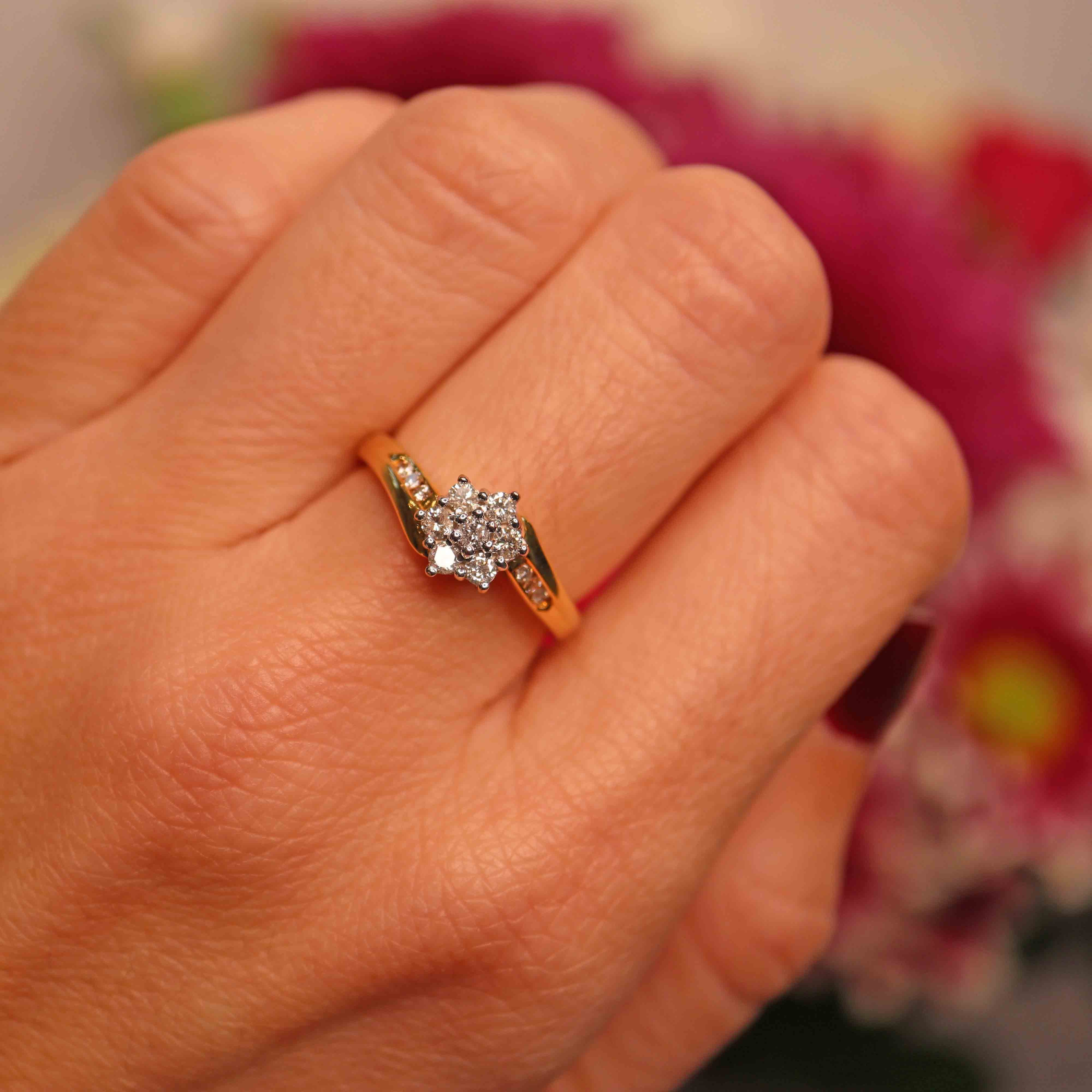 Ellibelle Jewellery Vintage Diamond 18ct Gold Daisy Crossover Cluster Ring (0.50cts)