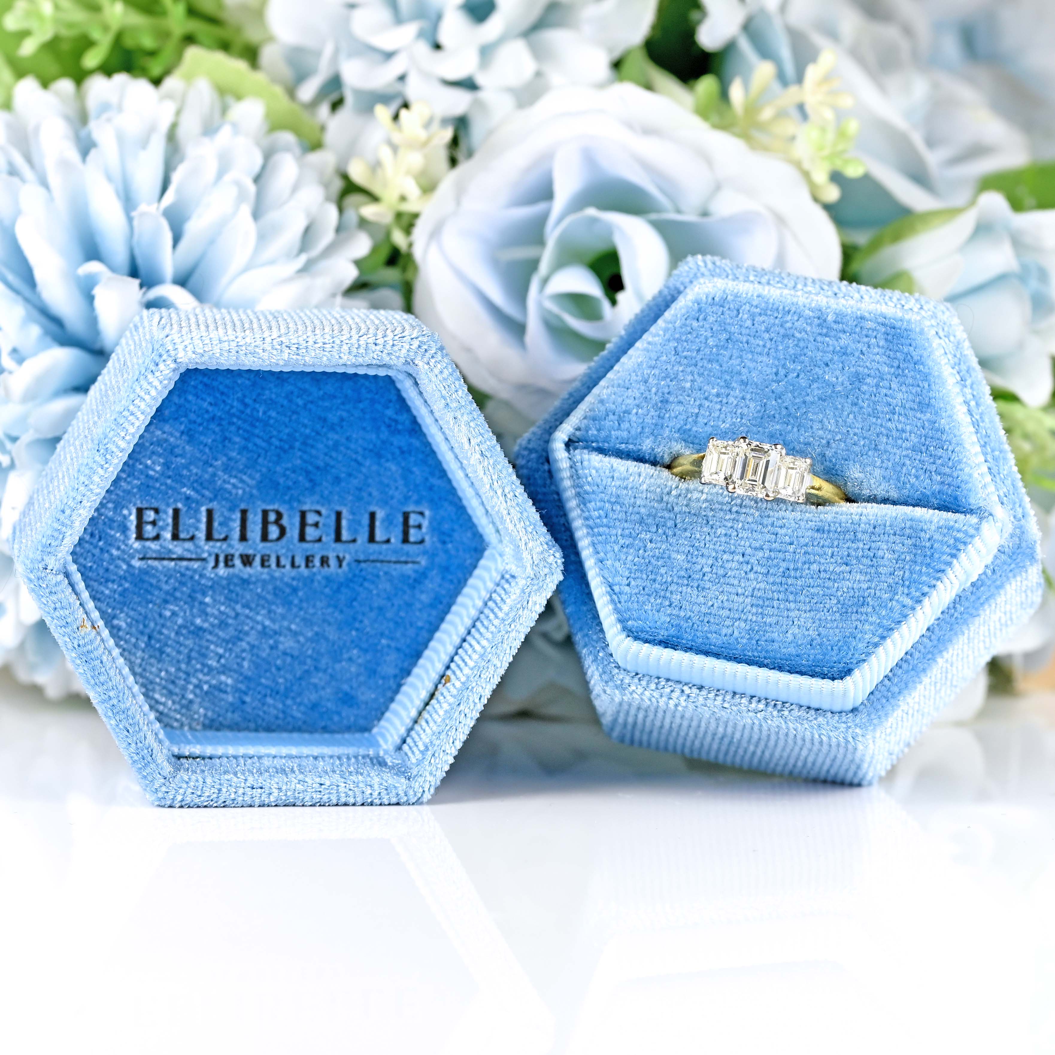 Ellibelle Jewellery Vintage Emerald-Cut Diamond 18ct Gold Three-Stone Engagement Ring (1.25cts)