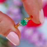Ellibelle Jewellery Vintage Emerald & Princess-Cut Diamond 18ct Gold Three-Stone Trilogy Engagement Ring (0.40cts)