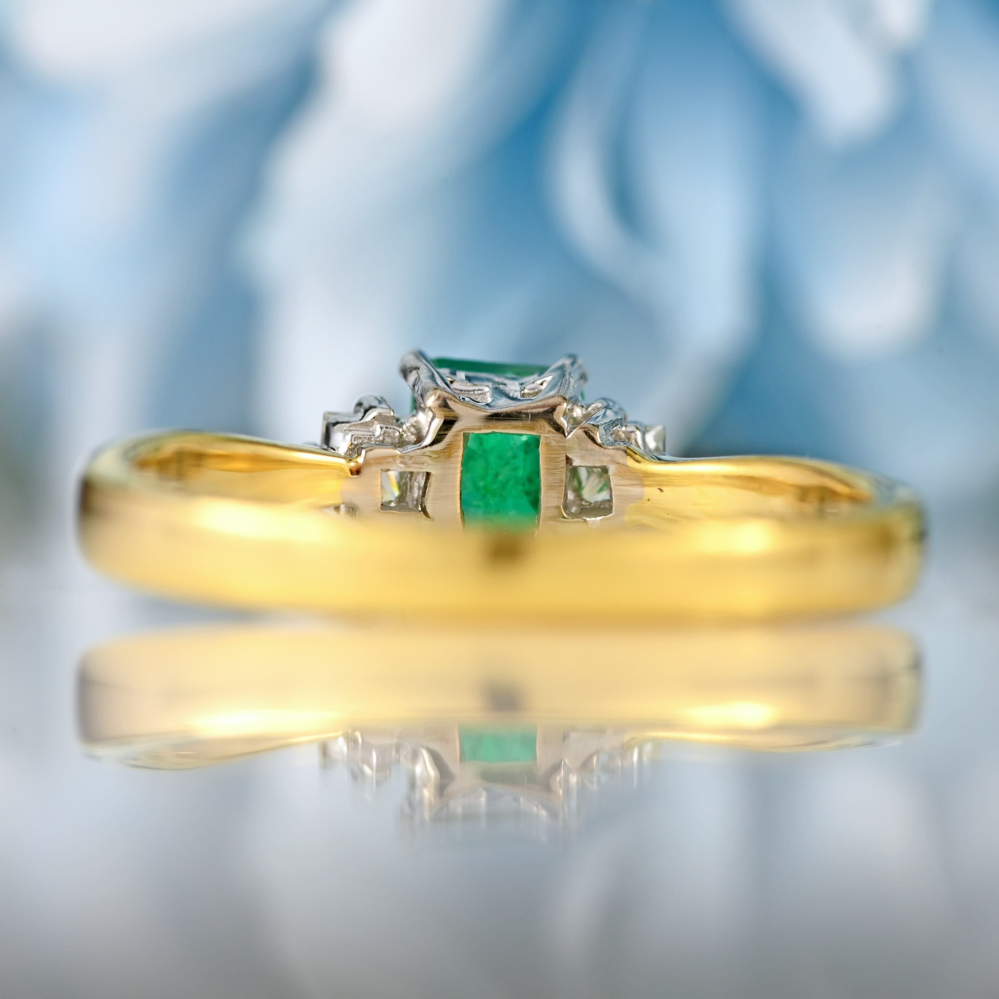 Ellibelle Jewellery Vintage Emerald & Princess-Cut Diamond 18ct Gold Three-Stone Trilogy Engagement Ring (0.40cts)