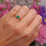 Ellibelle Jewellery Vintage Emerald & Princess-Cut Diamond 18ct Gold Three-Stone Trilogy Engagement Ring (0.40cts)