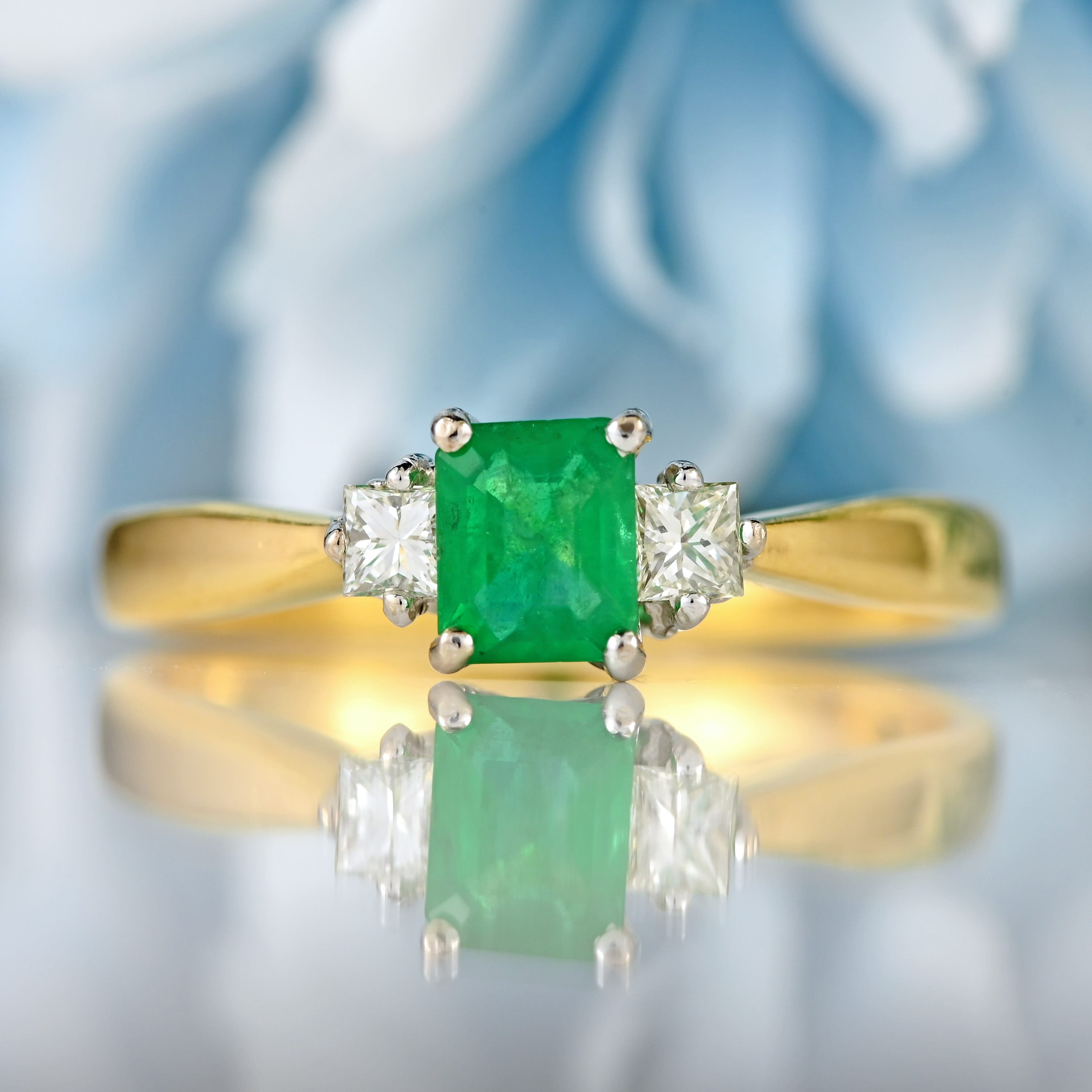 Ellibelle Jewellery Vintage Emerald & Princess-Cut Diamond 18ct Gold Three-Stone Trilogy Engagement Ring (0.40cts)