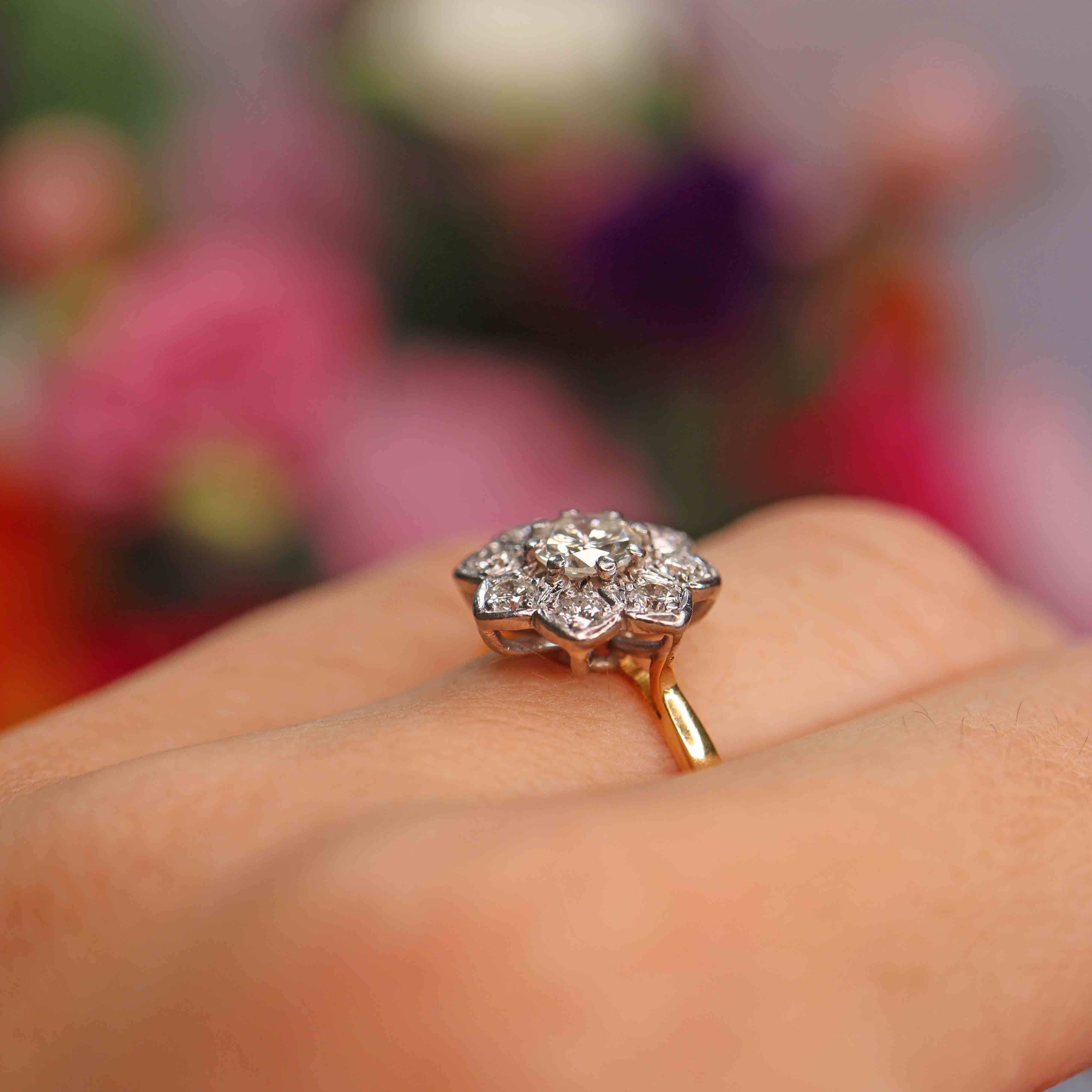 Ellibelle Jewellery Vintage Mid-Century 18ct Gold Diamond Daisy Cluster Ring (0.95cts)