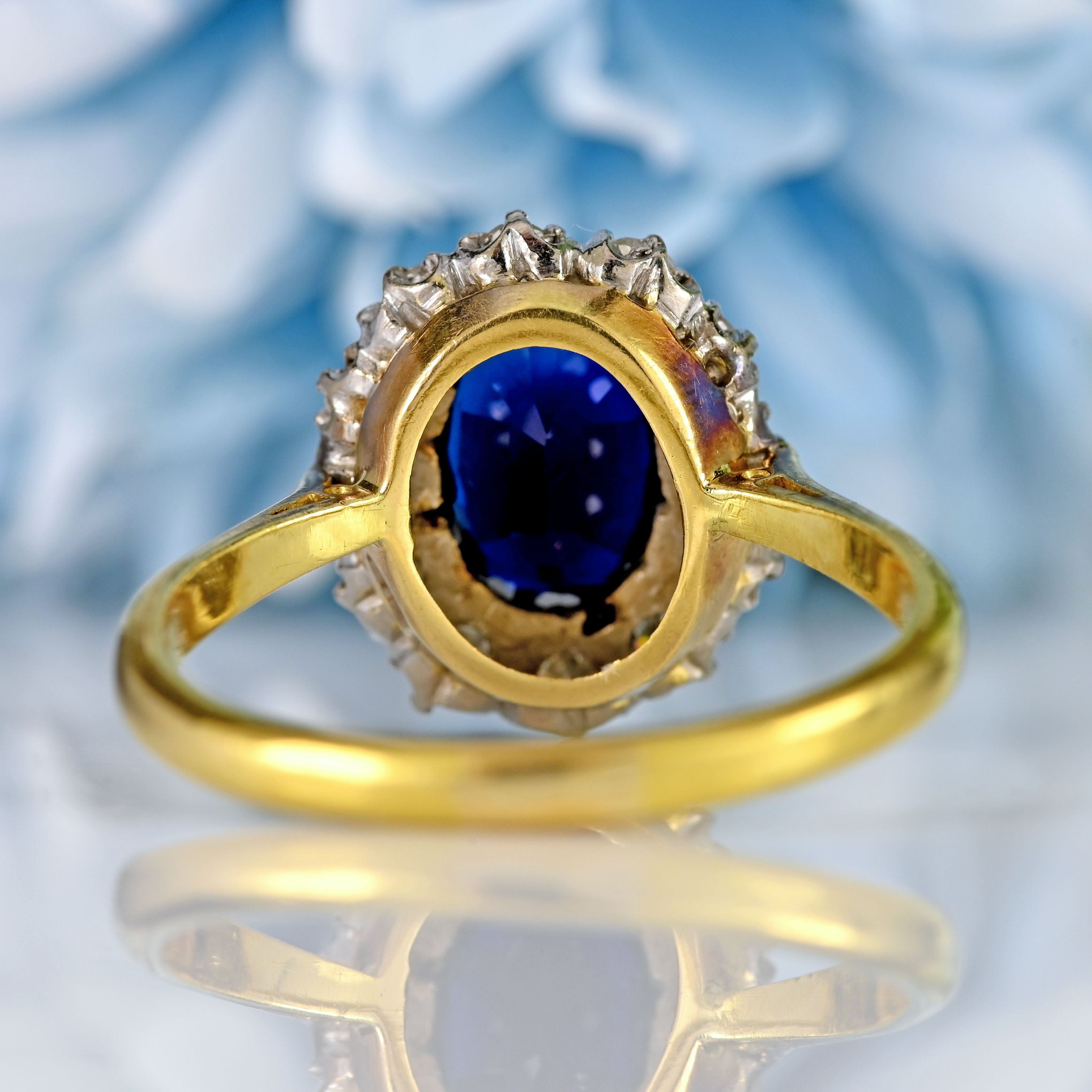 Ellibelle Jewellery Vintage Mid-Century Sapphire & Diamond 18ct Gold Platinum Cluster Ring (1.95cts)