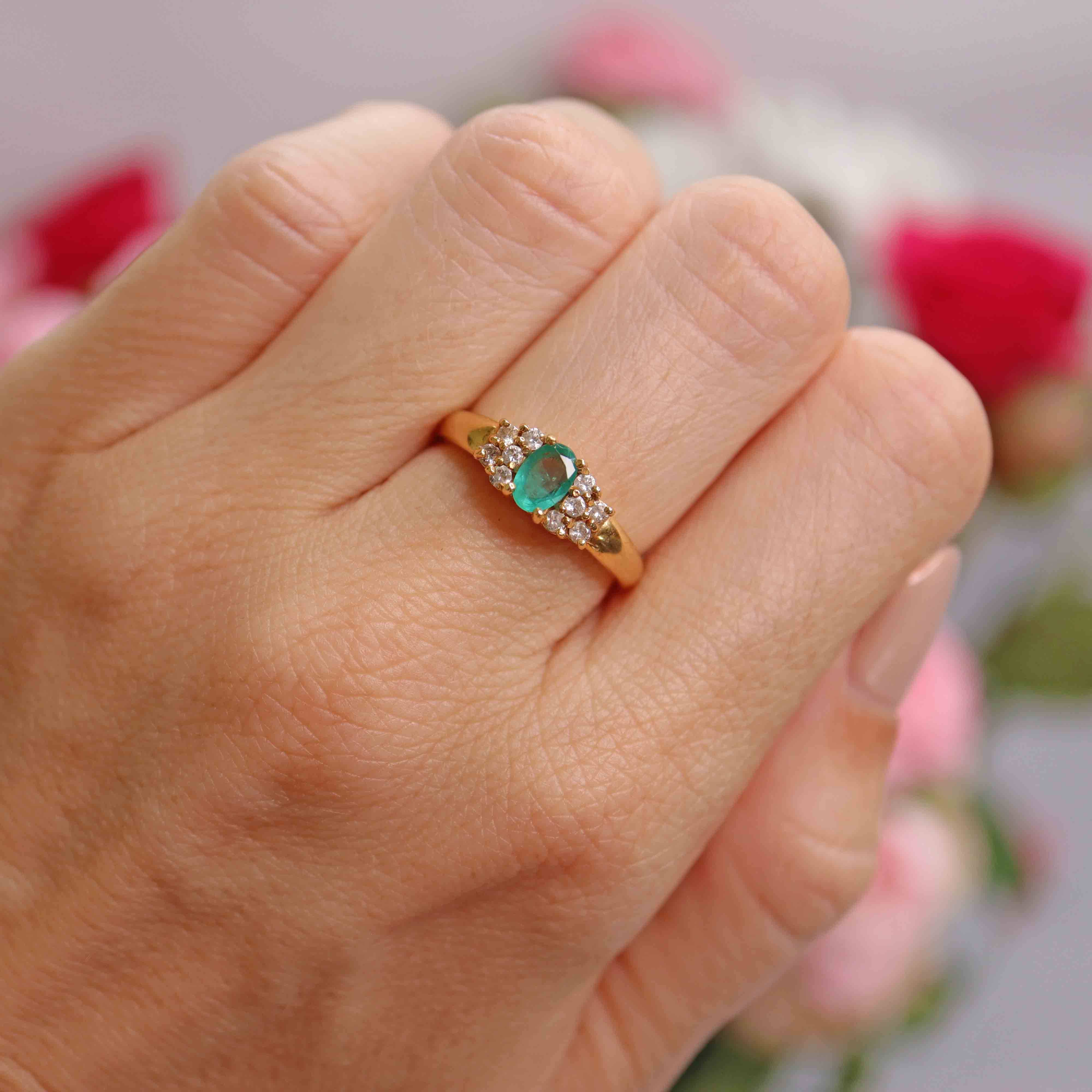 Ellibelle Jewellery Vintage Oval-Cut Emerald & Diamond 18ct Gold Ring (0.40cts)