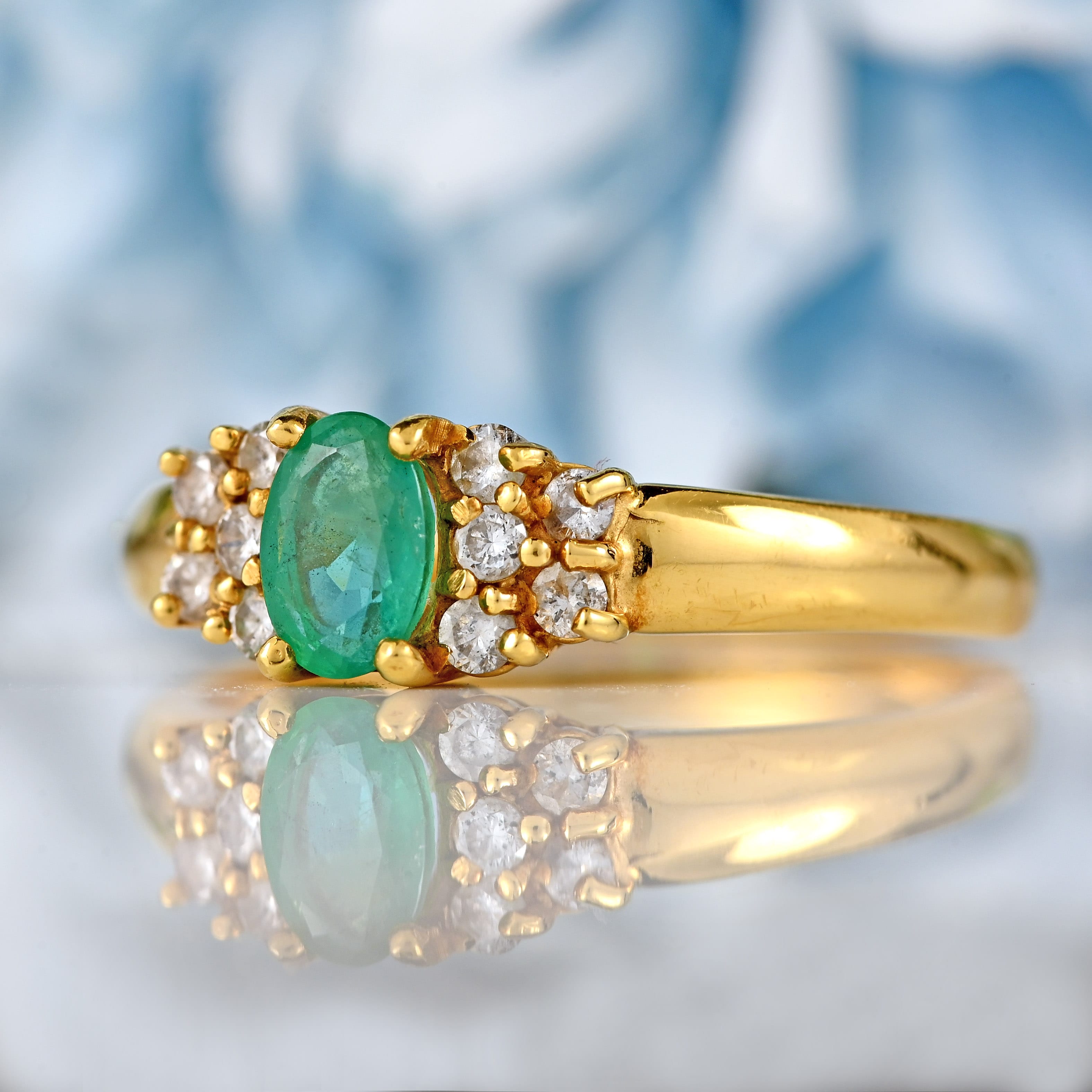 Ellibelle Jewellery Vintage Oval-Cut Emerald & Diamond 18ct Gold Ring (0.40cts)