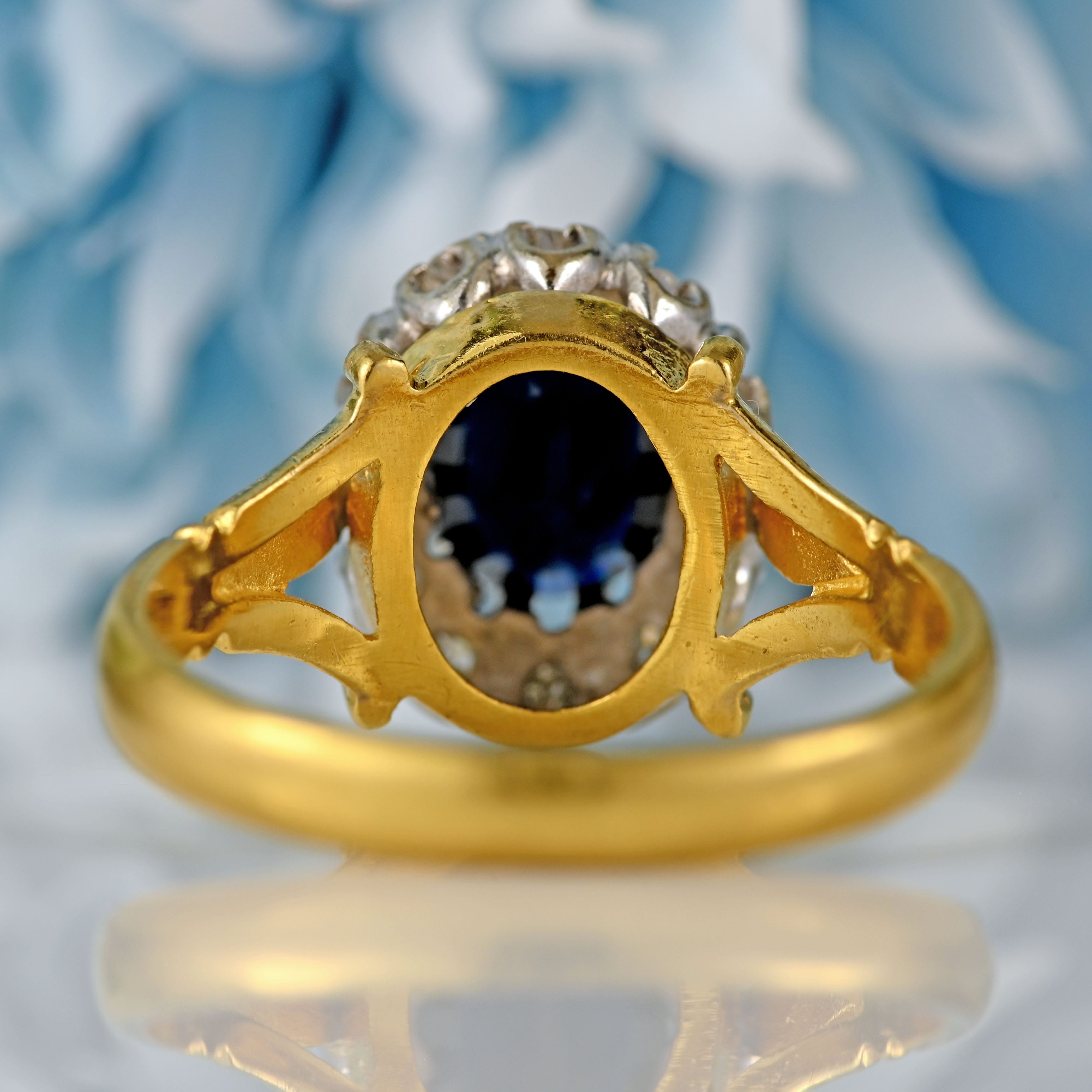 Ellibelle Jewellery Vintage Sapphire & Diamond 18ct Gold Cluster Ring (1.10cts)