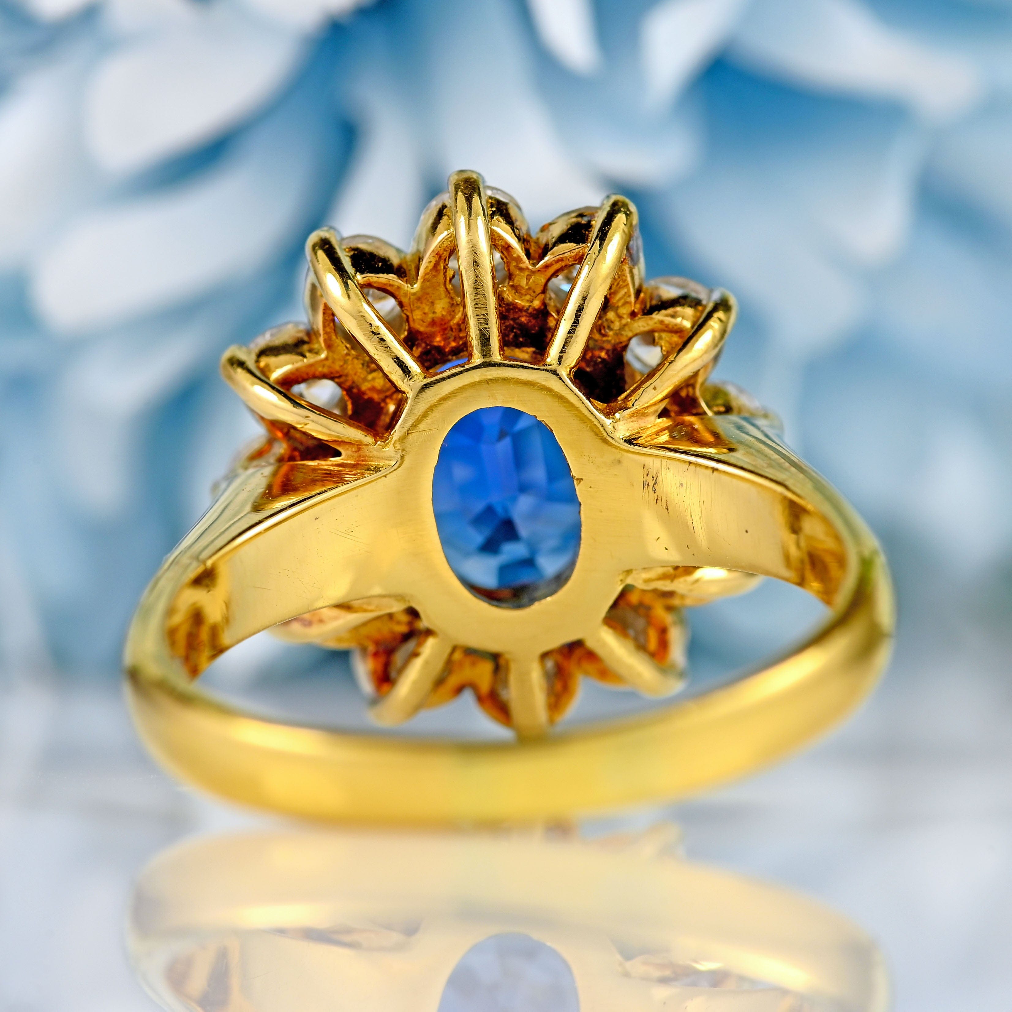 Ellibelle Jewellery Vintage Sapphire & Diamond 18ct Gold Cluster Ring (2.37cts)