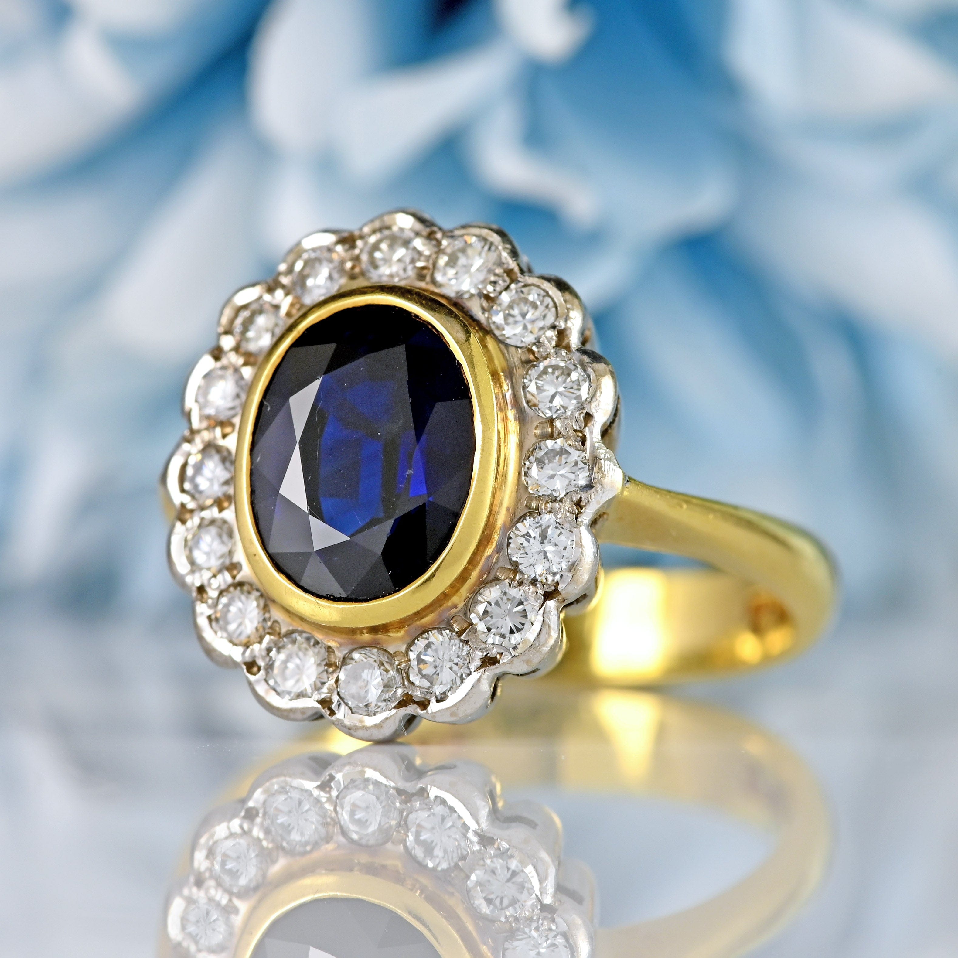 Ellibelle Jewellery Vintage Sapphire & Diamond 18ct Gold Oval Cluster Ring (3.15cts)