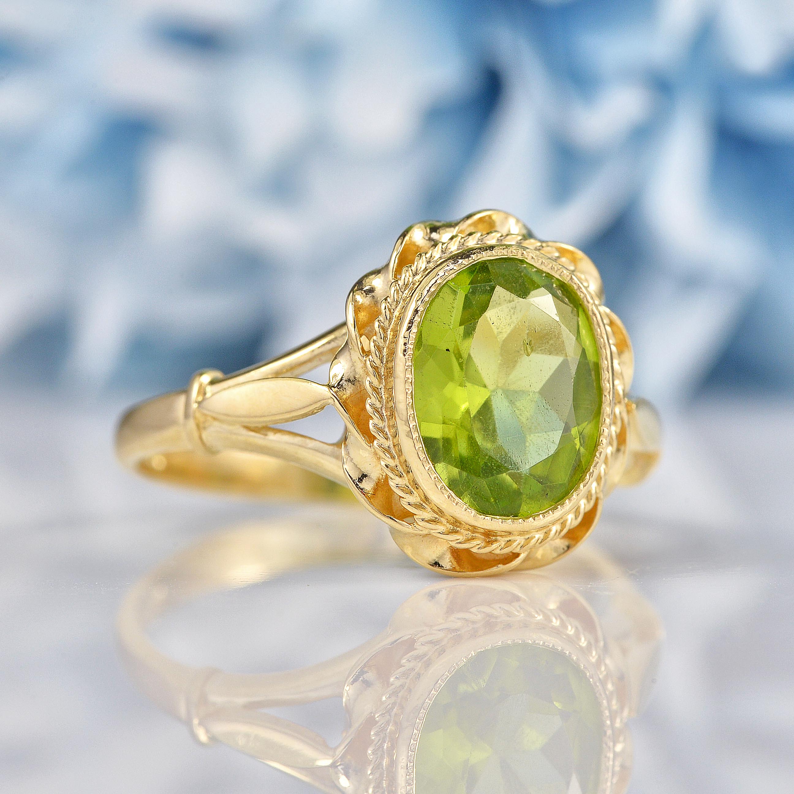 Ellibelle Jewellery Vintage Style Peridot 9ct Gold Dress Ring (2.05ct)