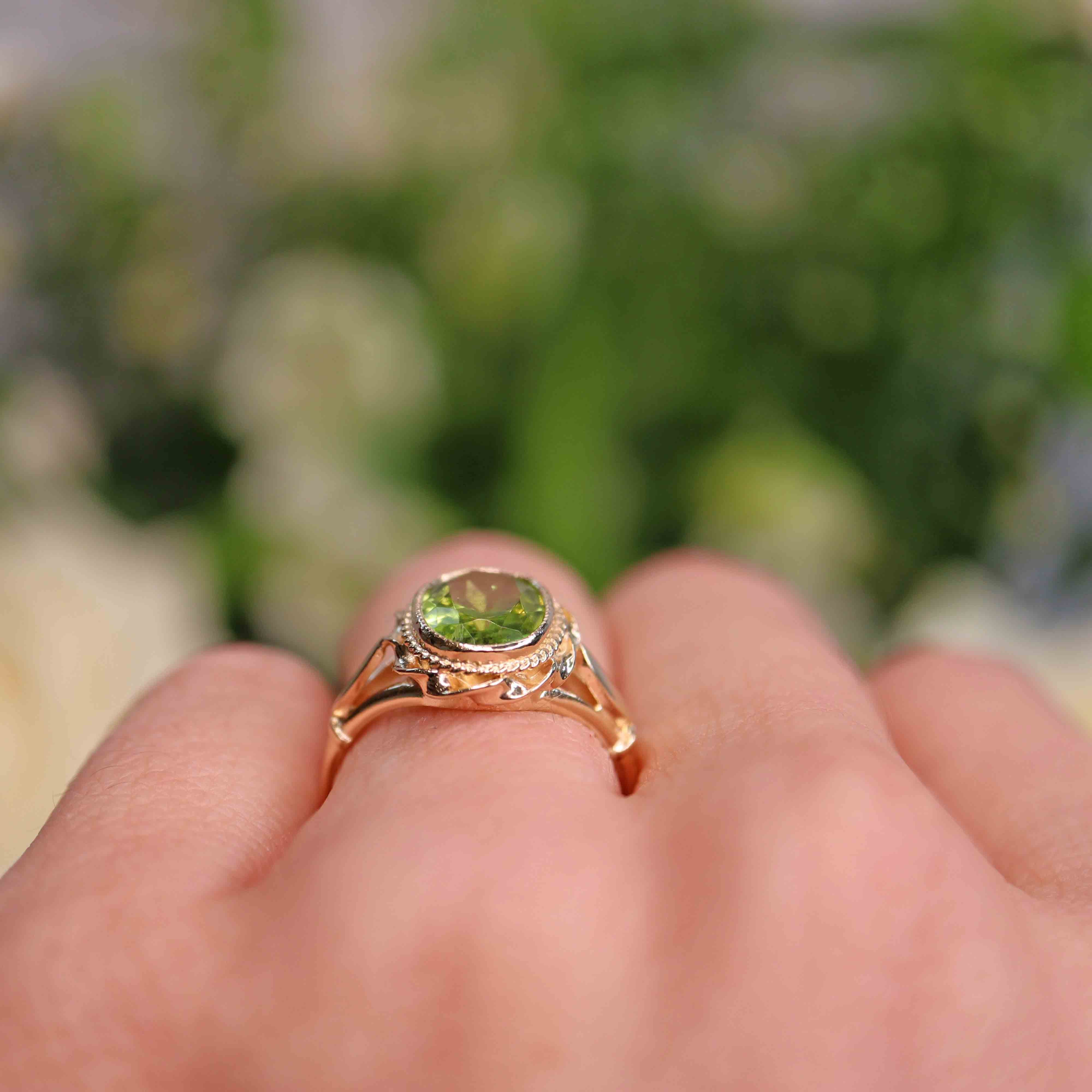 Ellibelle Jewellery Vintage Style Peridot 9ct Gold Dress Ring (2.05ct)