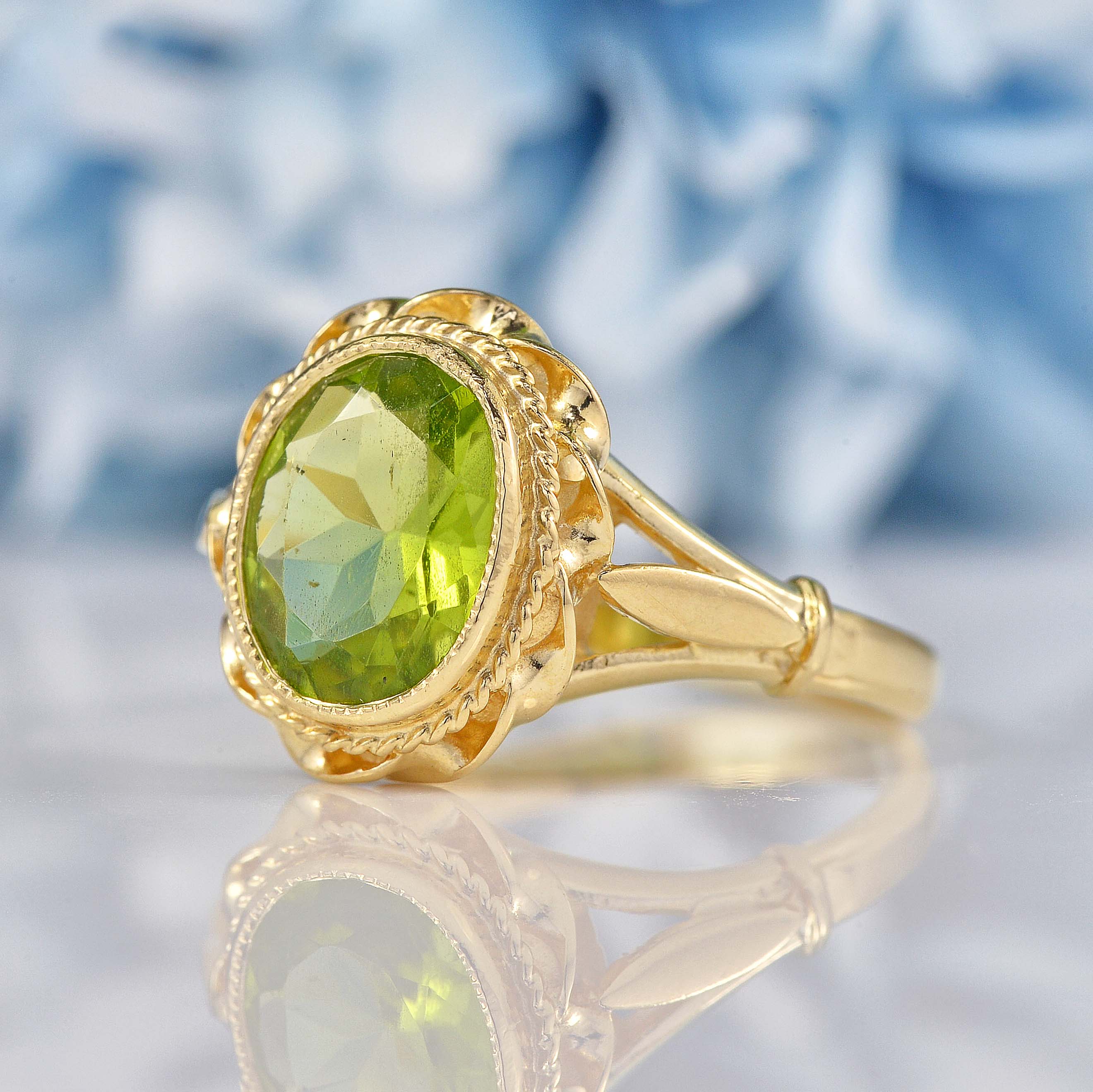 Ellibelle Jewellery Vintage Style Peridot 9ct Gold Dress Ring (2.05ct)