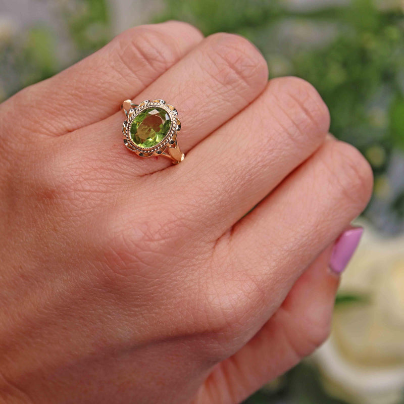 Ellibelle Jewellery Vintage Style Peridot 9ct Gold Dress Ring (2.05ct)