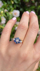 Vintage 1970s Blue Sapphire & Diamond Gold Daisy Cluster Ring