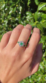 Vintage Emerald & Diamond 18ct Gold Daisy Cluster Ring