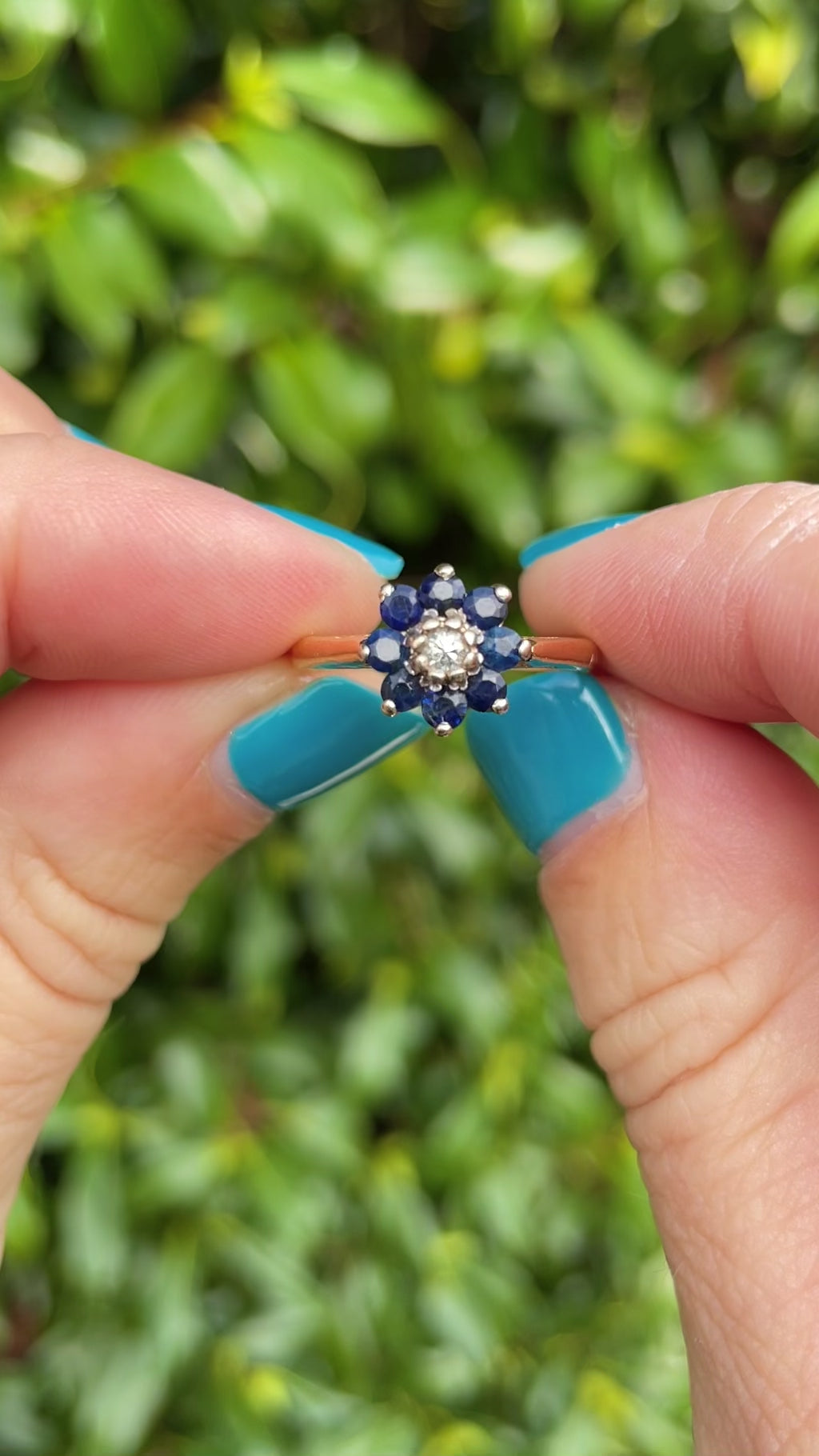 Vintage 1969 Sapphire & Diamond 18ct Gold Daisy Cluster Ring